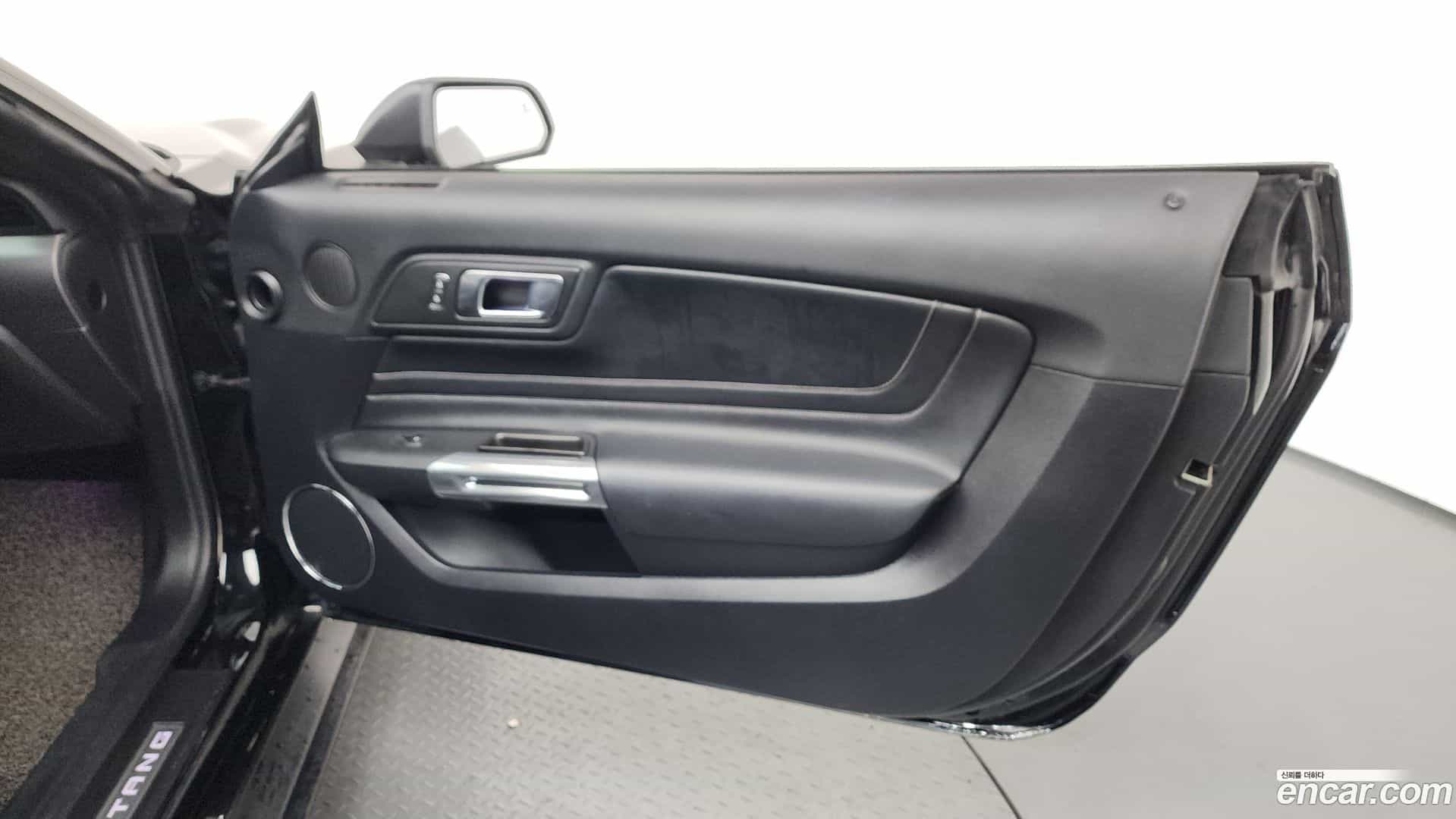 Mustang Ford 2018.4-INNER-035