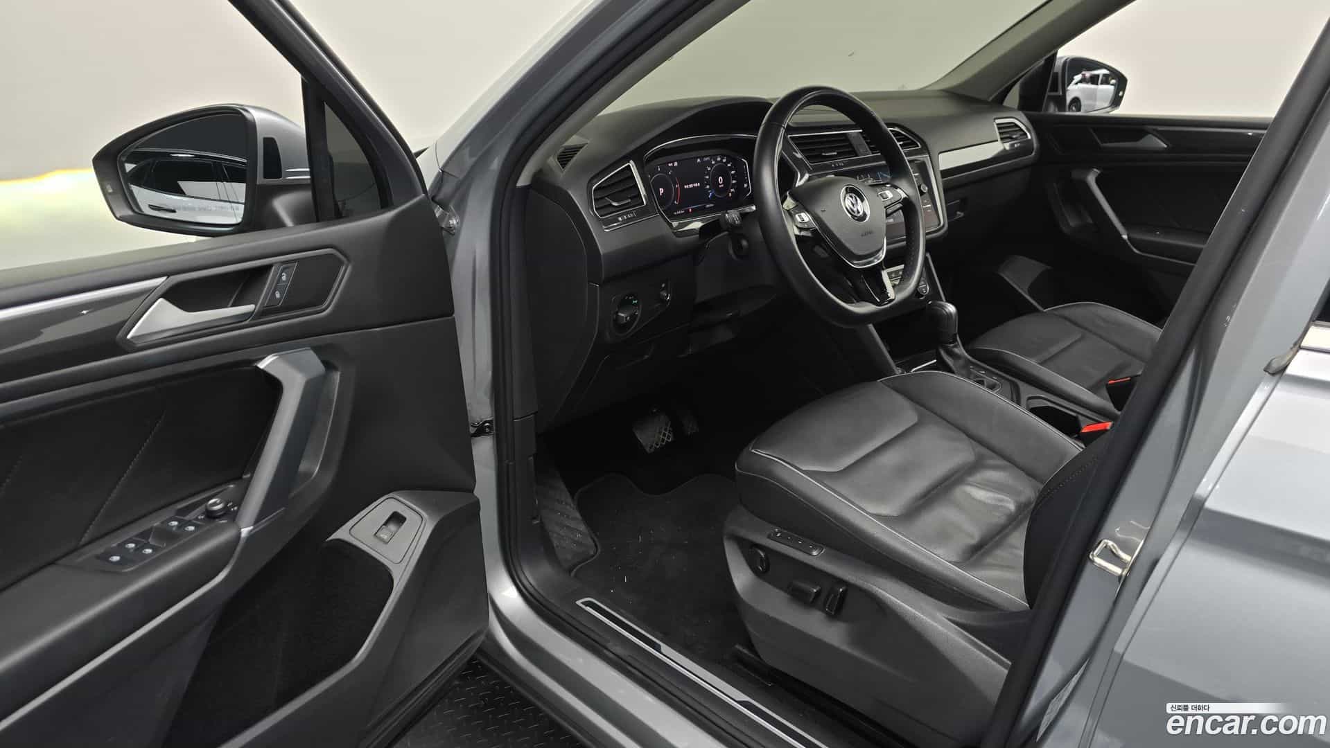 Tiguan Volkswagen 2020.5-INNER-010