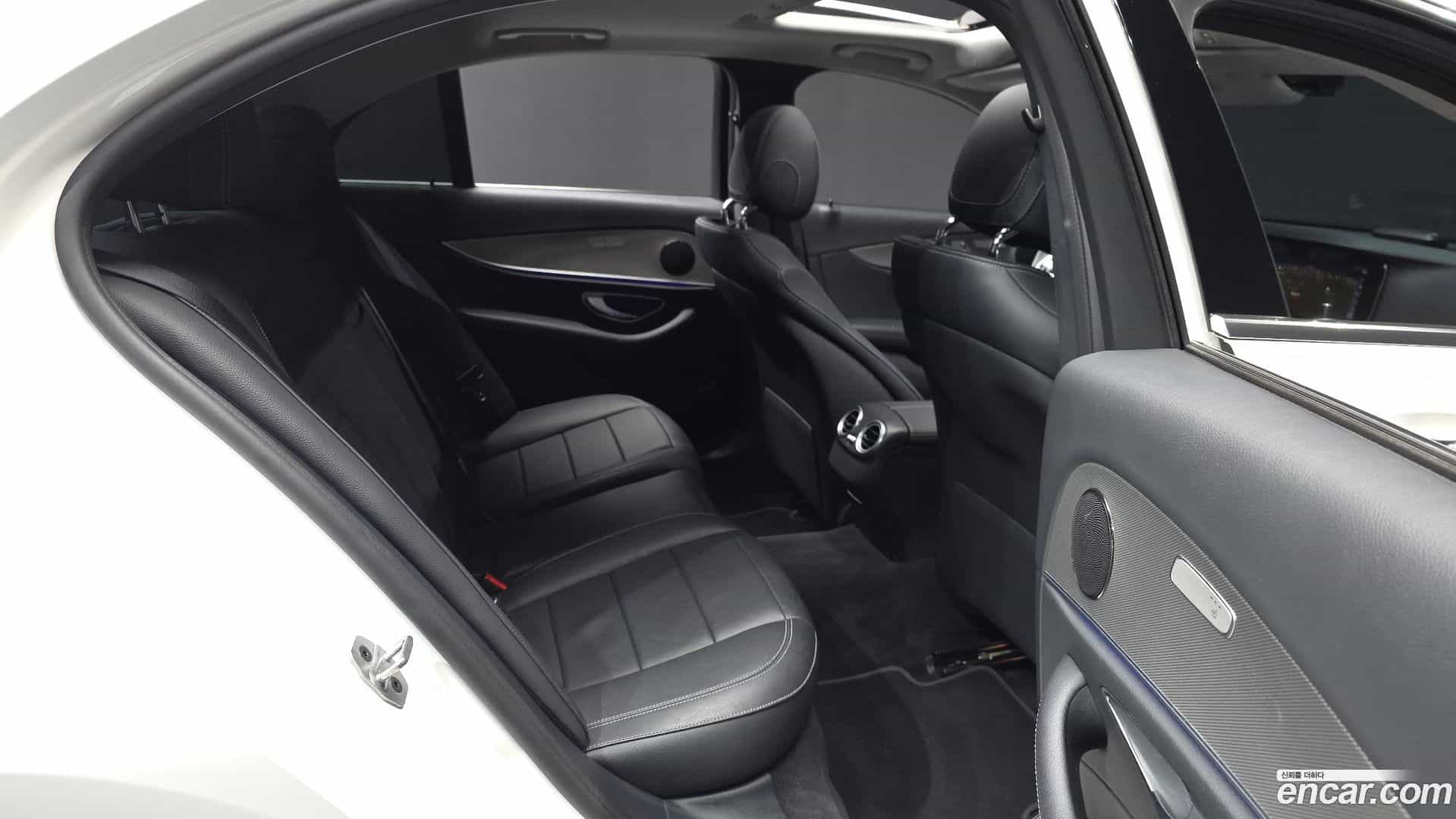 E-Class Mercedes-Benz 2019.8-OPTION-016