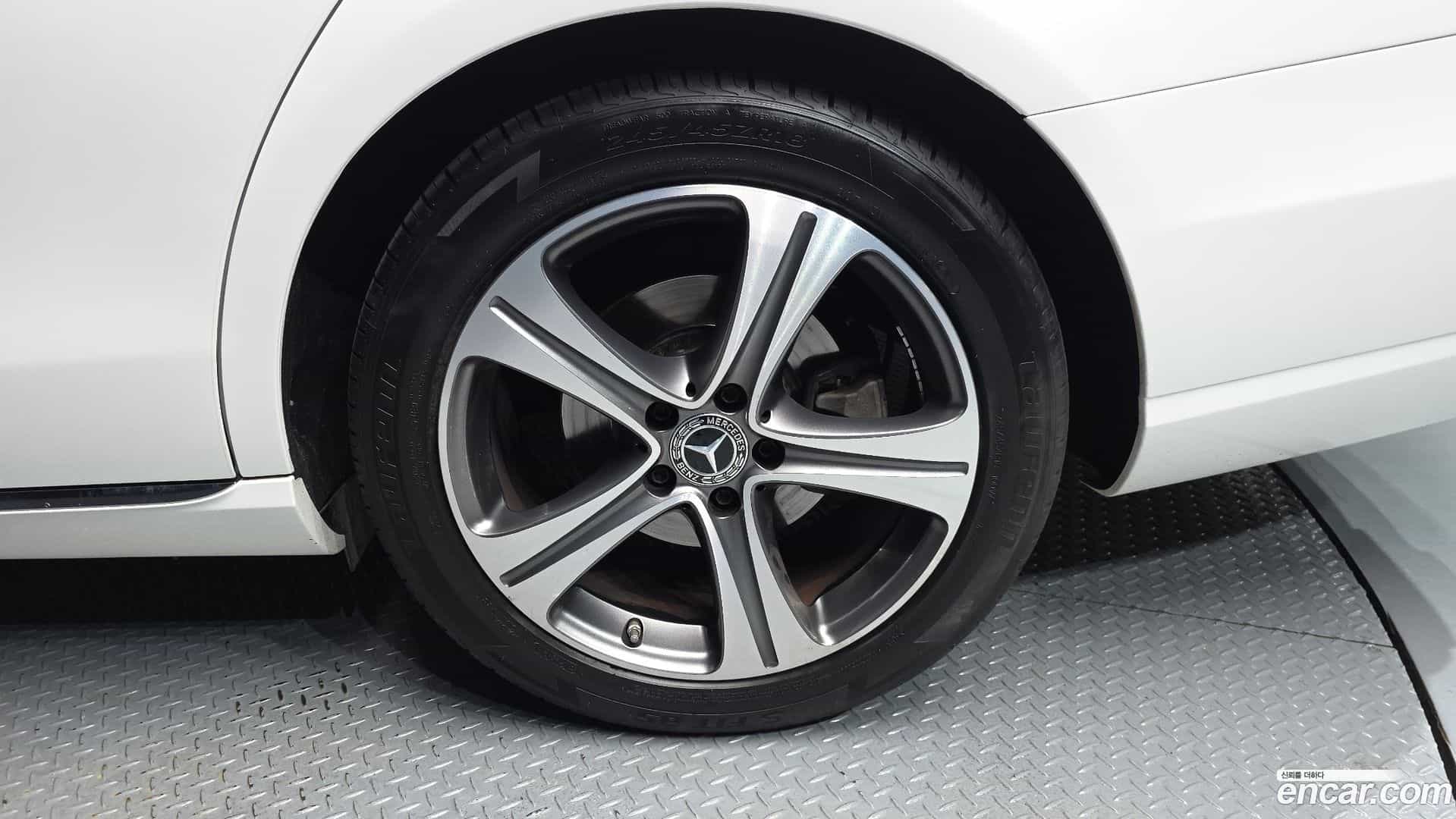 E-Class Mercedes-Benz 2019.8-OUTER-031