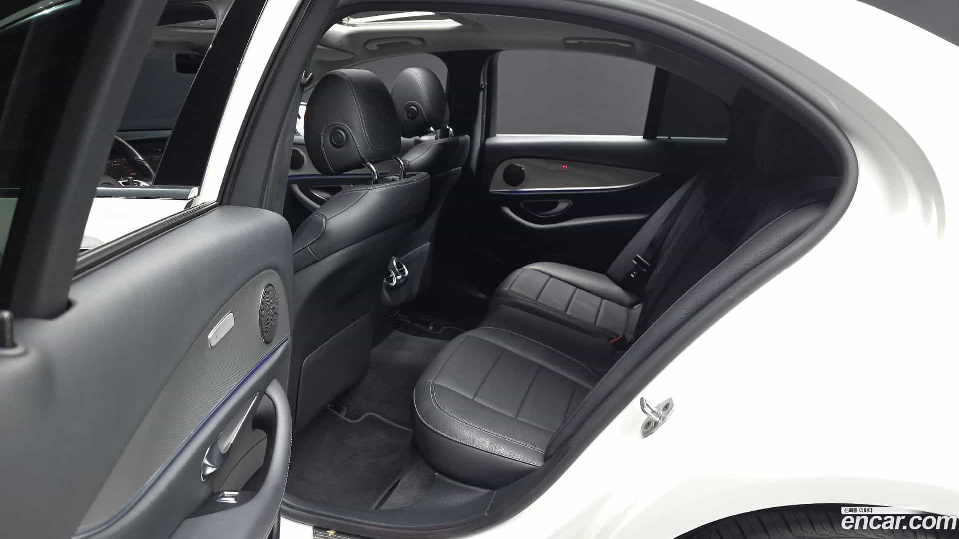 E-Class Mercedes-Benz 2019.8-INNER-036