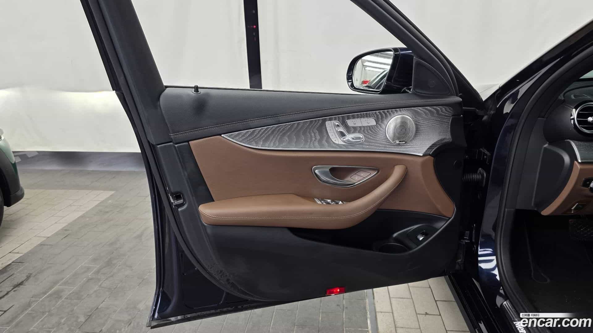 E-Class Mercedes-Benz 2022.7-INNER-034