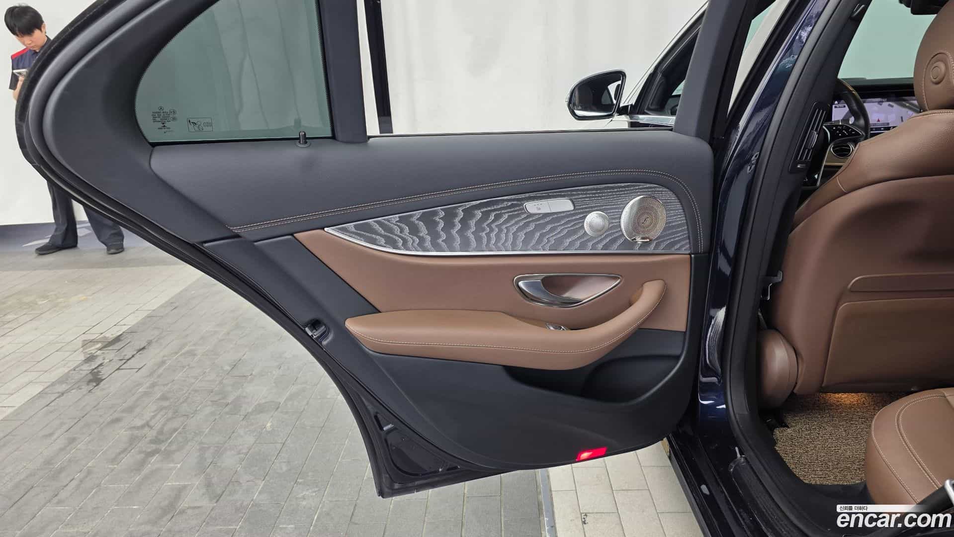 E-Class Mercedes-Benz 2022.7-INNER-035