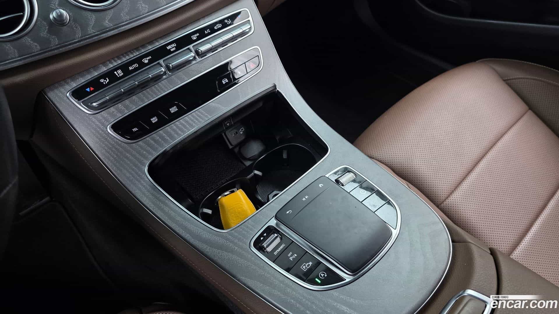 E-Class Mercedes-Benz 2022.7-OPTION-041
