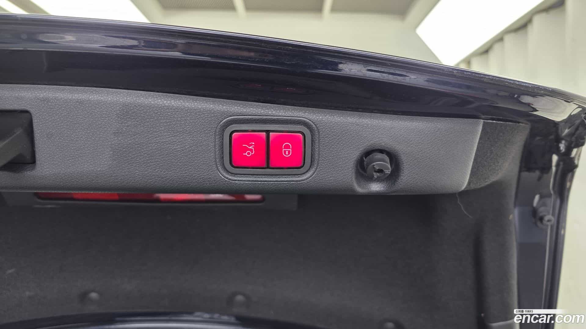 E-Class Mercedes-Benz 2022.7-OPTION-046