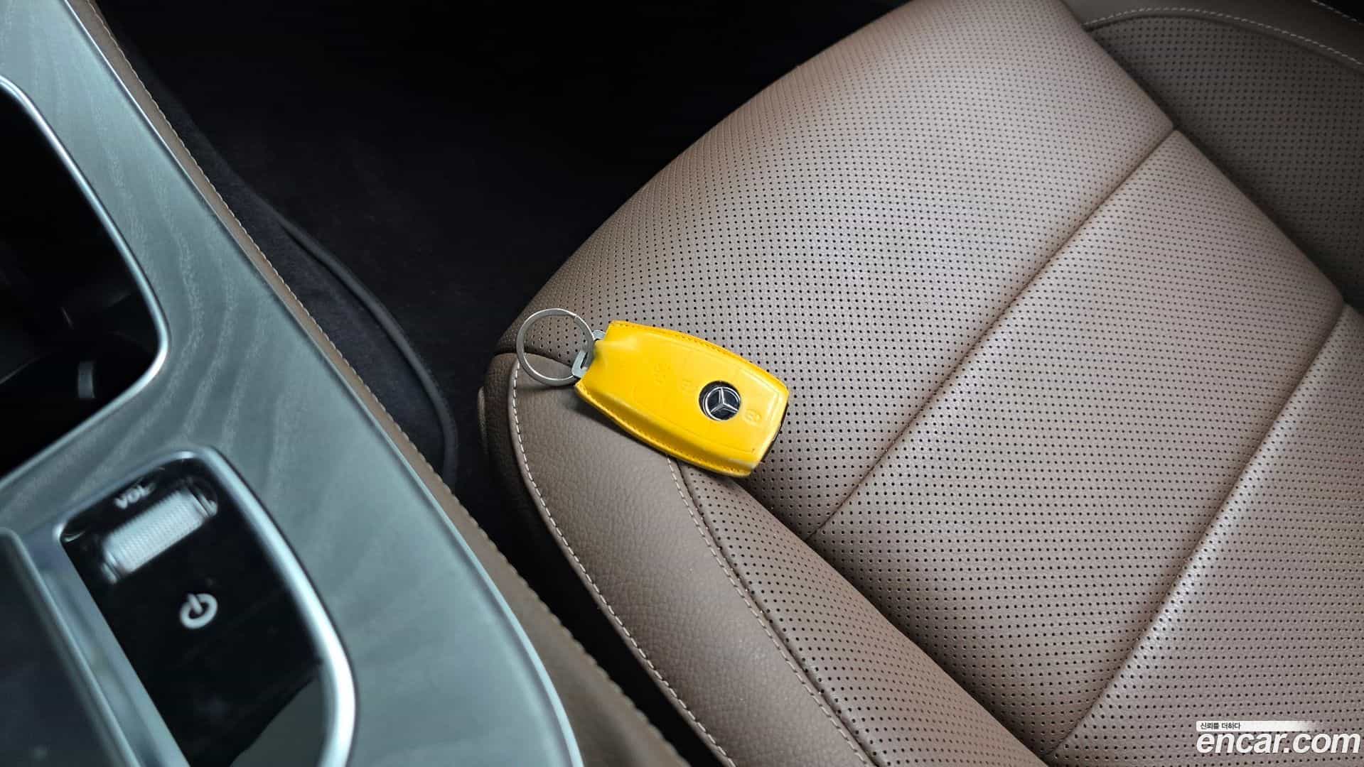 E-Class Mercedes-Benz 2022.7-OPTION-048