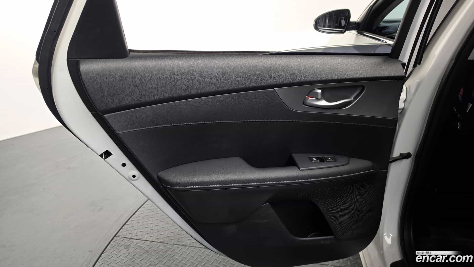K3 Kia 2019.0-INNER-035