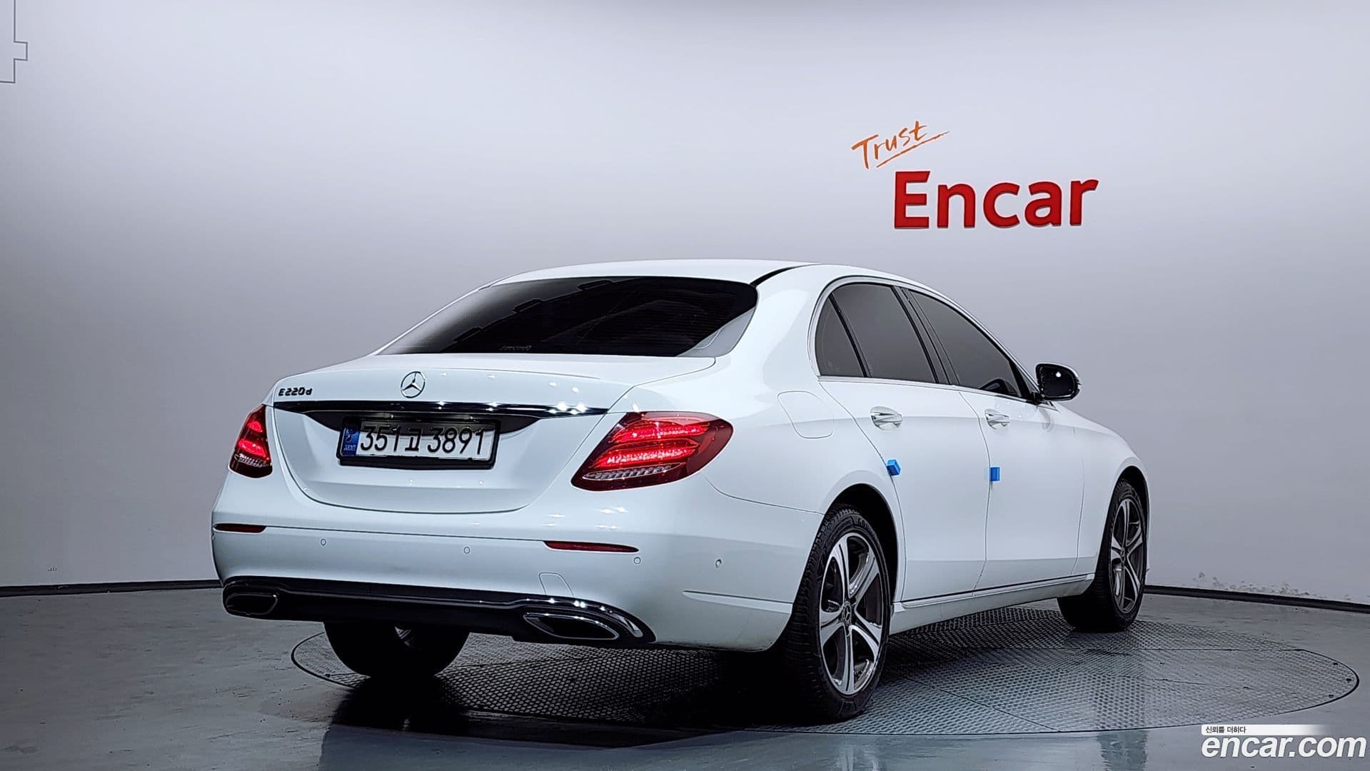 Main__Slider__Photo:E-Class Mercedes-Benz 2018.11-1