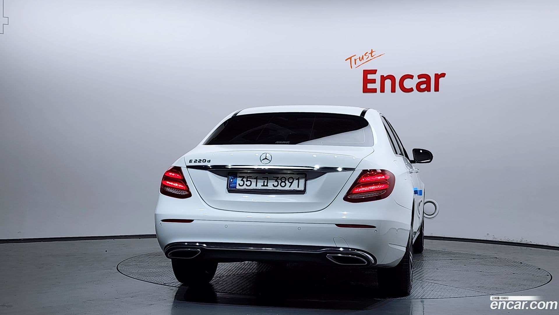 Main__Slider__Photo:E-Class Mercedes-Benz 2018.11-3