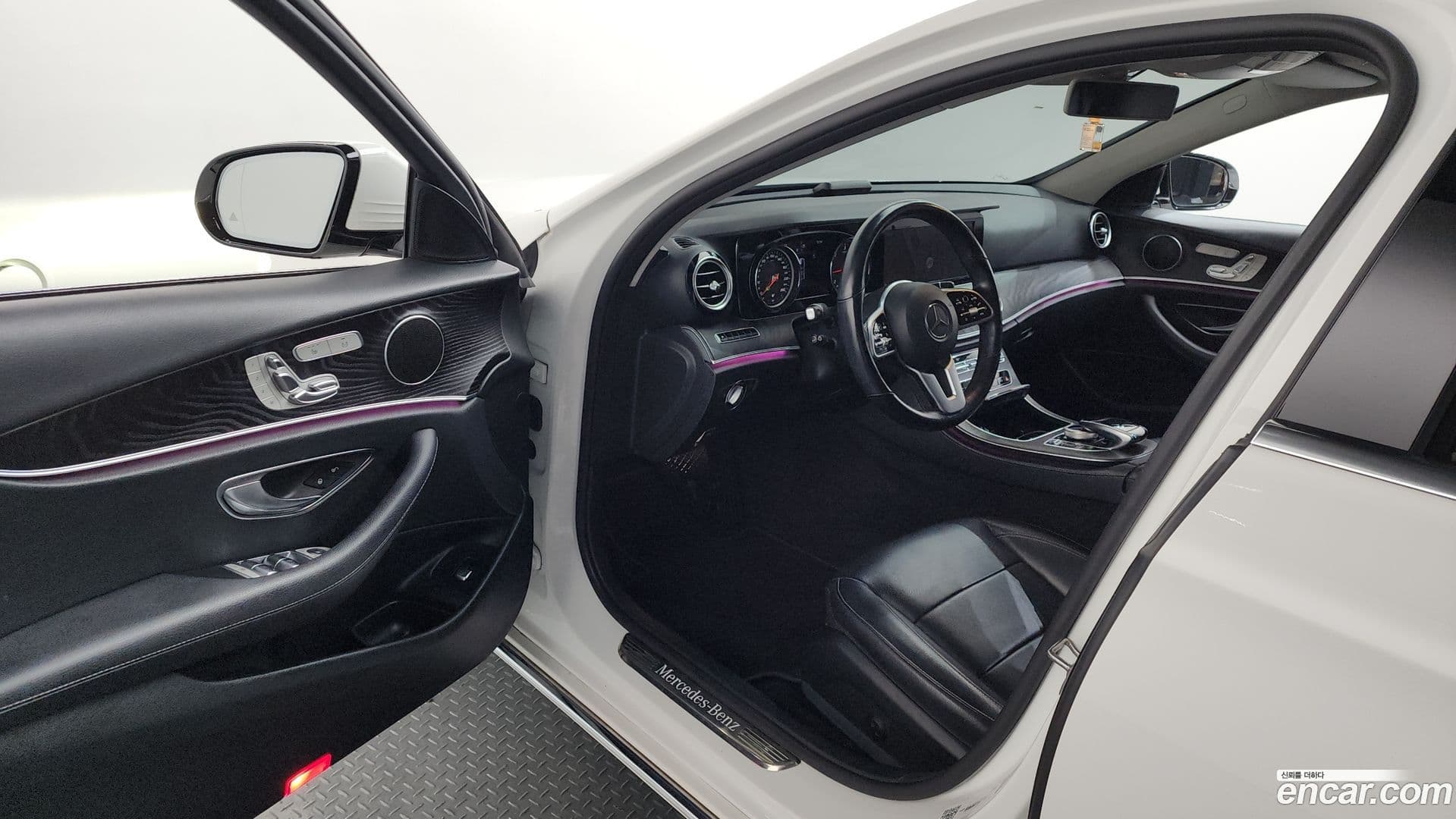 Main__Slider__Photo:E-Class Mercedes-Benz 2018.11-9