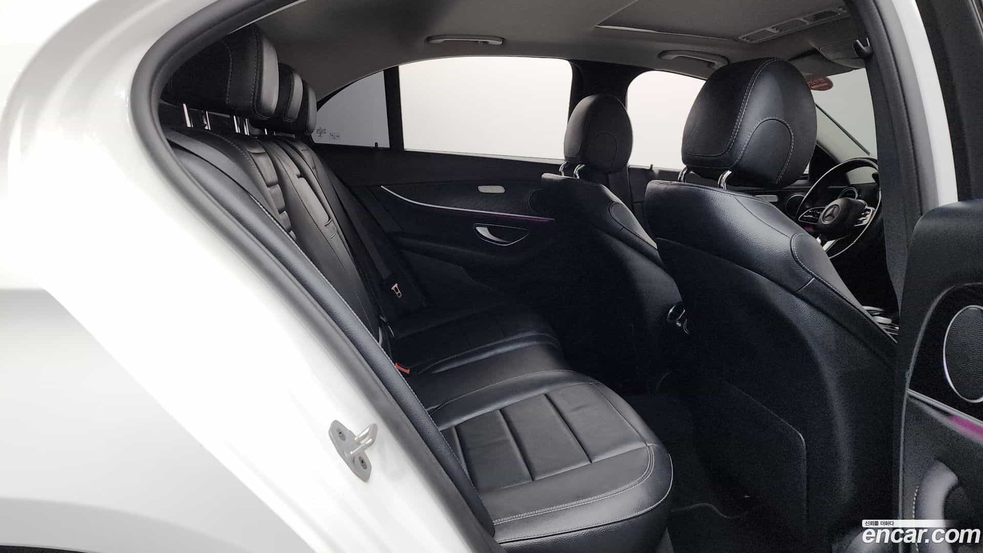 E-Class Mercedes-Benz 2018.11-OPTION-015