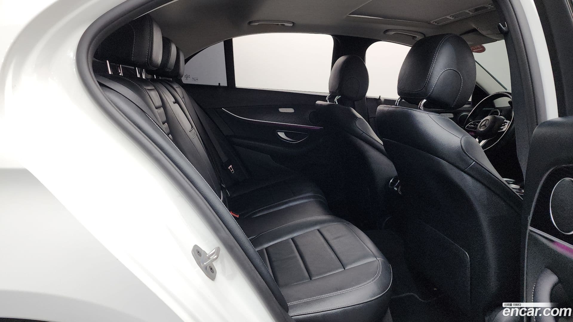 Main__Slider__Photo:E-Class Mercedes-Benz 2018.11-10