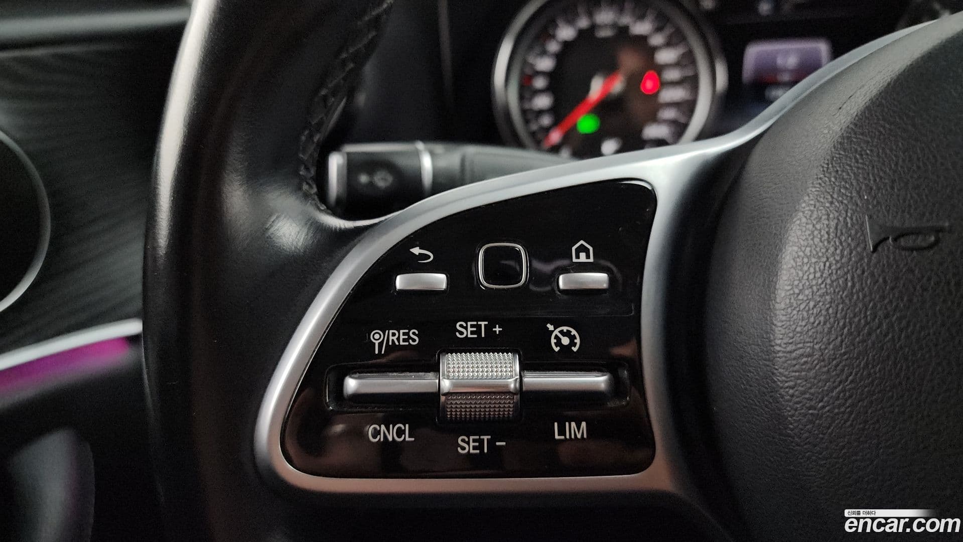 Main__Slider__Photo:E-Class Mercedes-Benz 2018.11-14