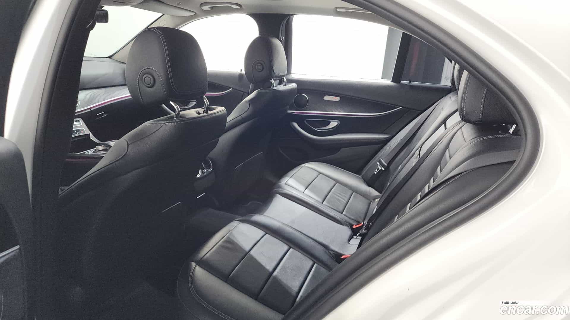 E-Class Mercedes-Benz 2018.11-OPTION-023