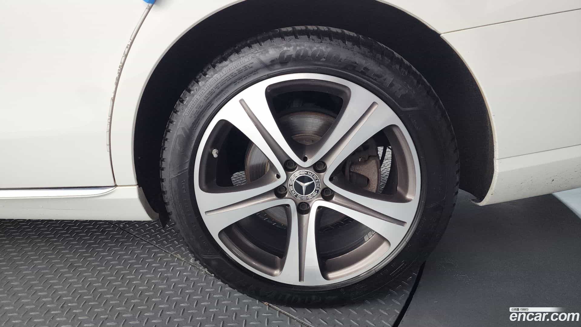 E-Class Mercedes-Benz 2018.11-OUTER-031