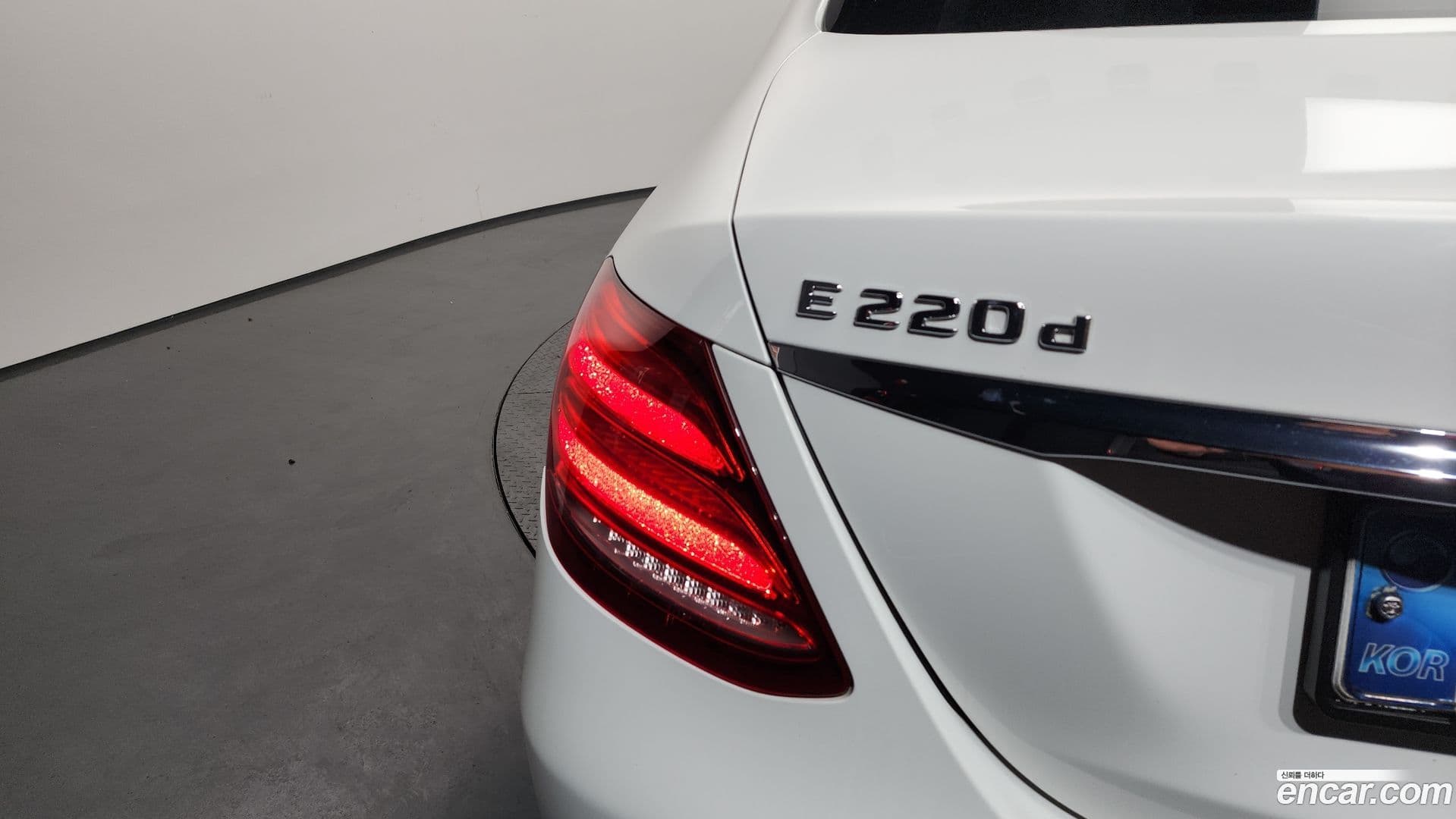Main__Slider__Photo:E-Class Mercedes-Benz 2018.11-22