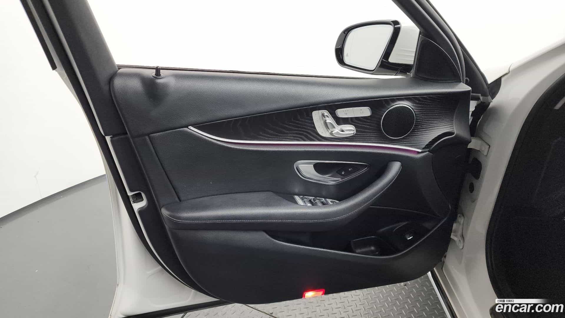 E-Class Mercedes-Benz 2018.11-INNER-034