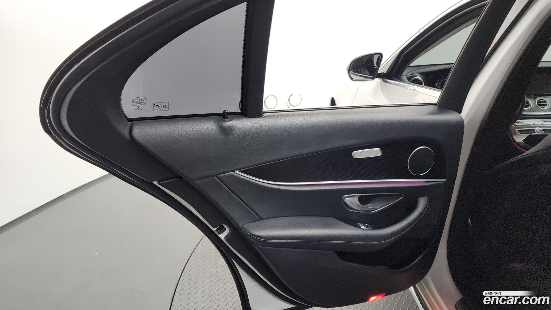 Main__Slider__Photo:E-Class Mercedes-Benz 2018.11-24