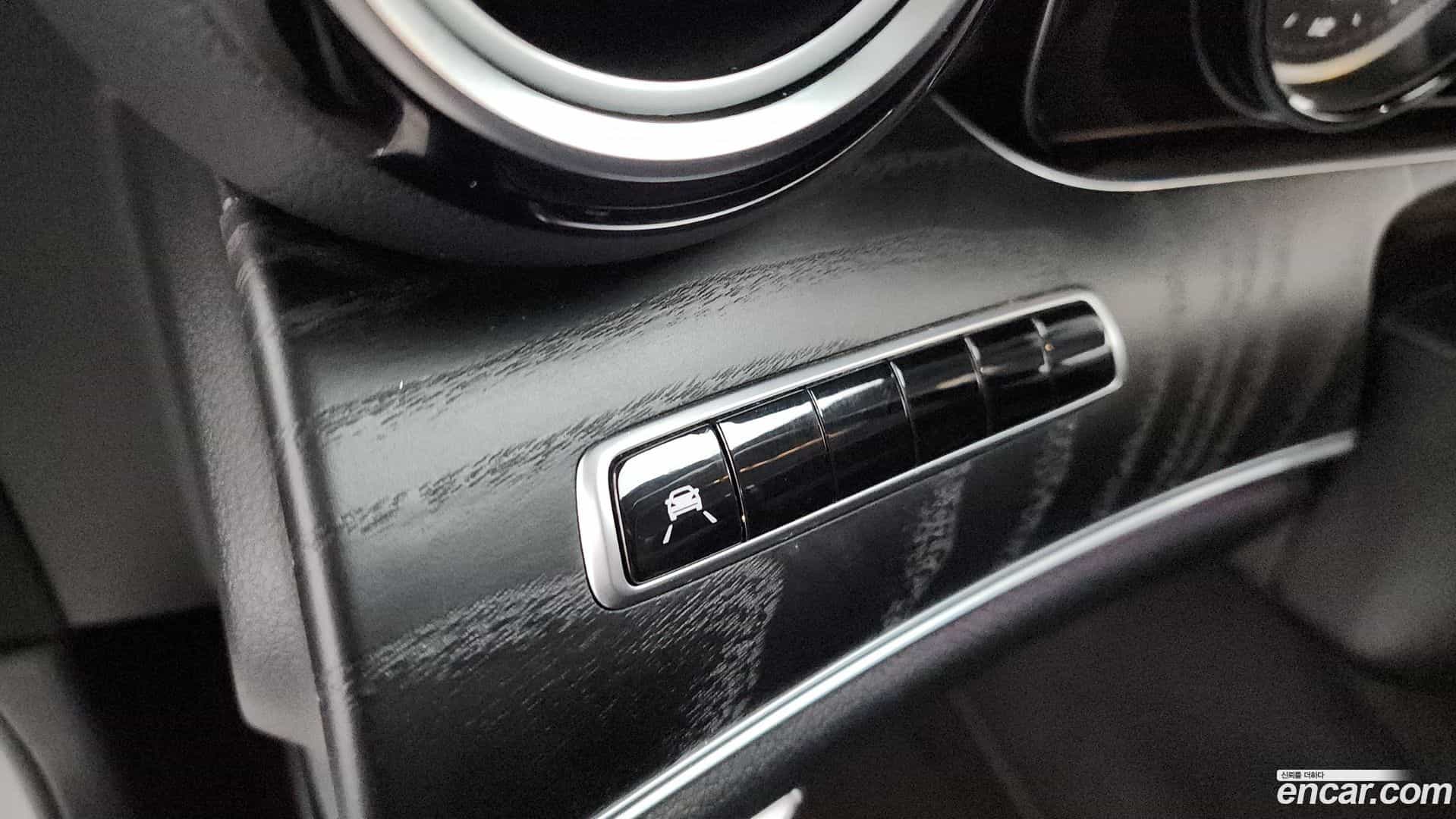 E-Class Mercedes-Benz 2018.11-OPTION-044