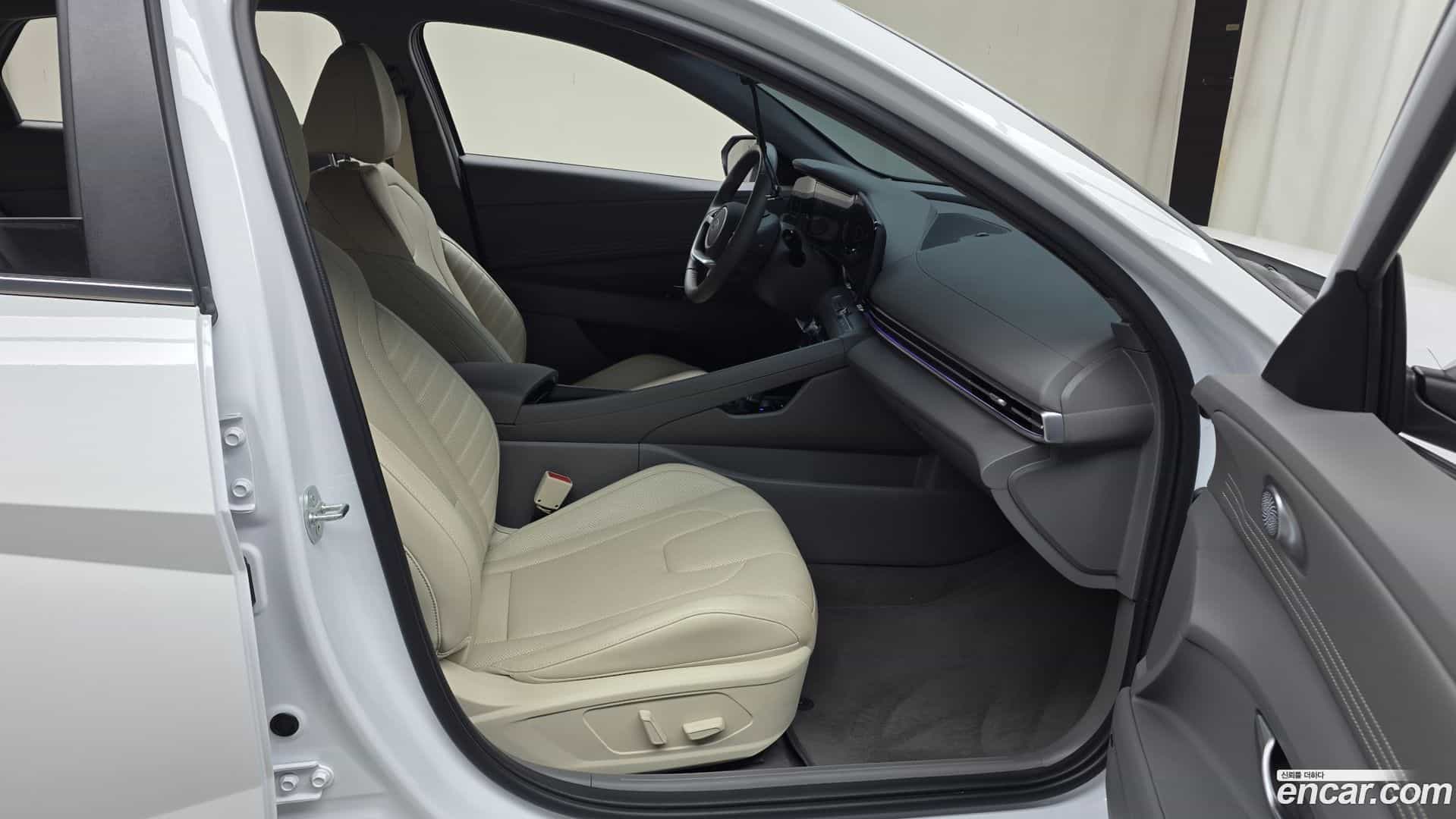 AVANTE Hyundai 2024.0-OPTION-015