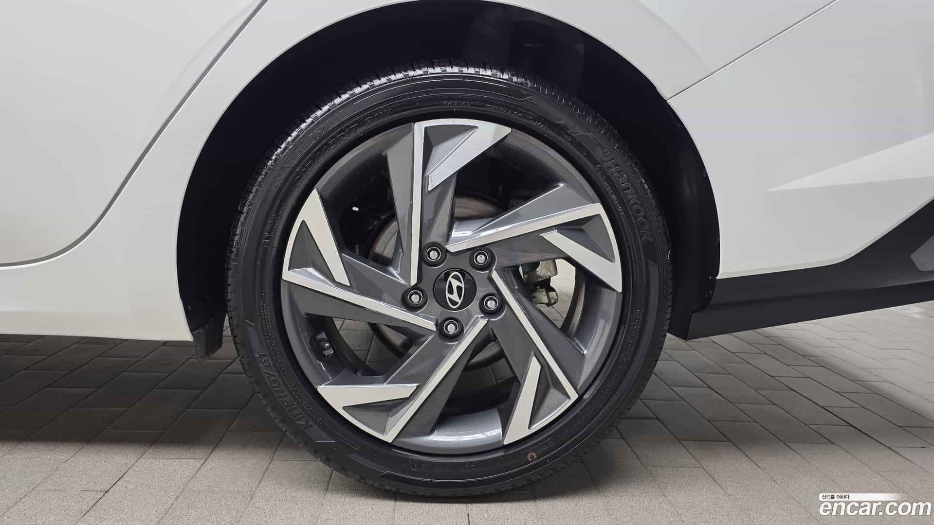 AVANTE Hyundai 2024.0-OUTER-031