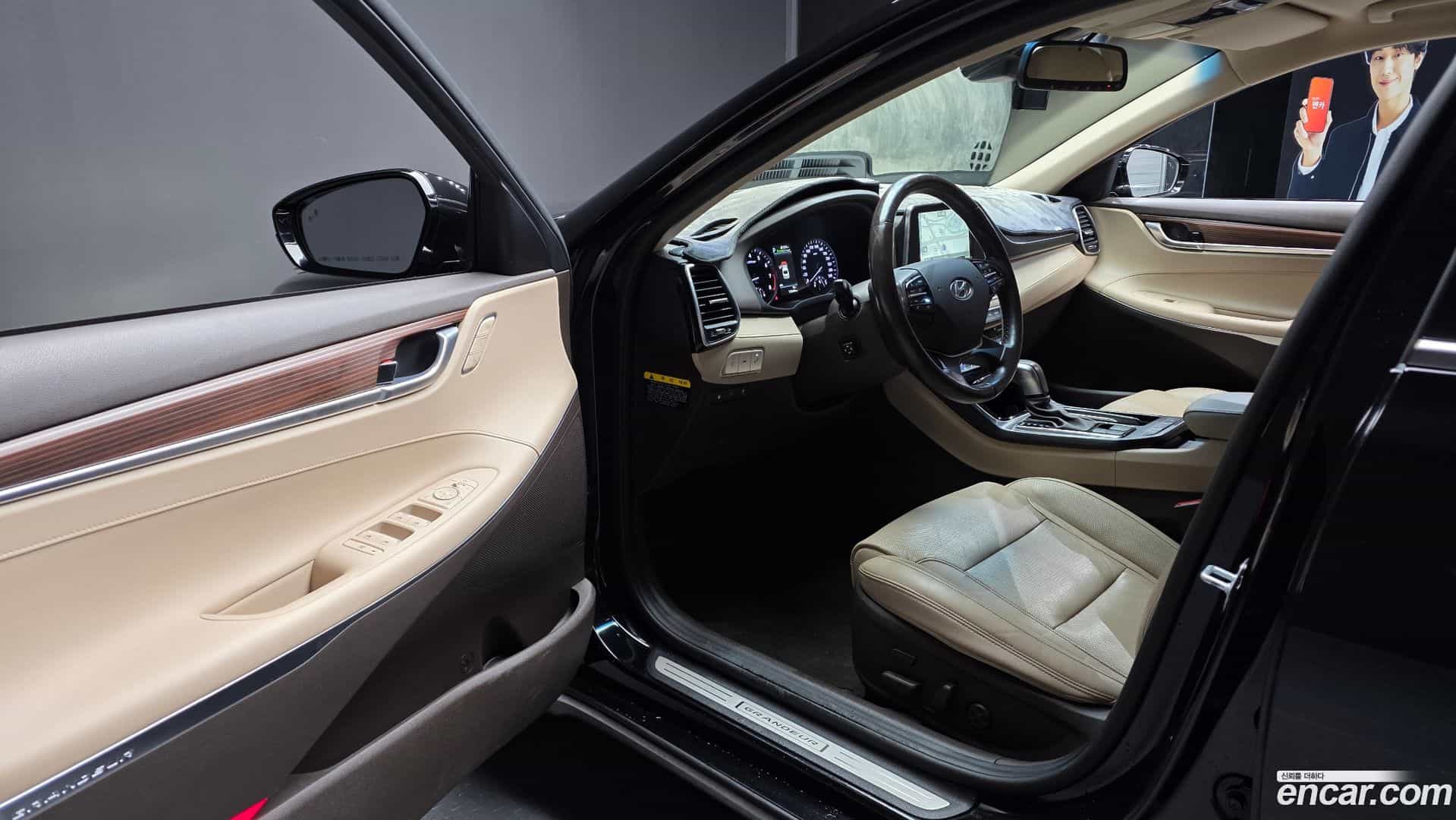 Grandeur Hyundai 2019.0-INNER-010