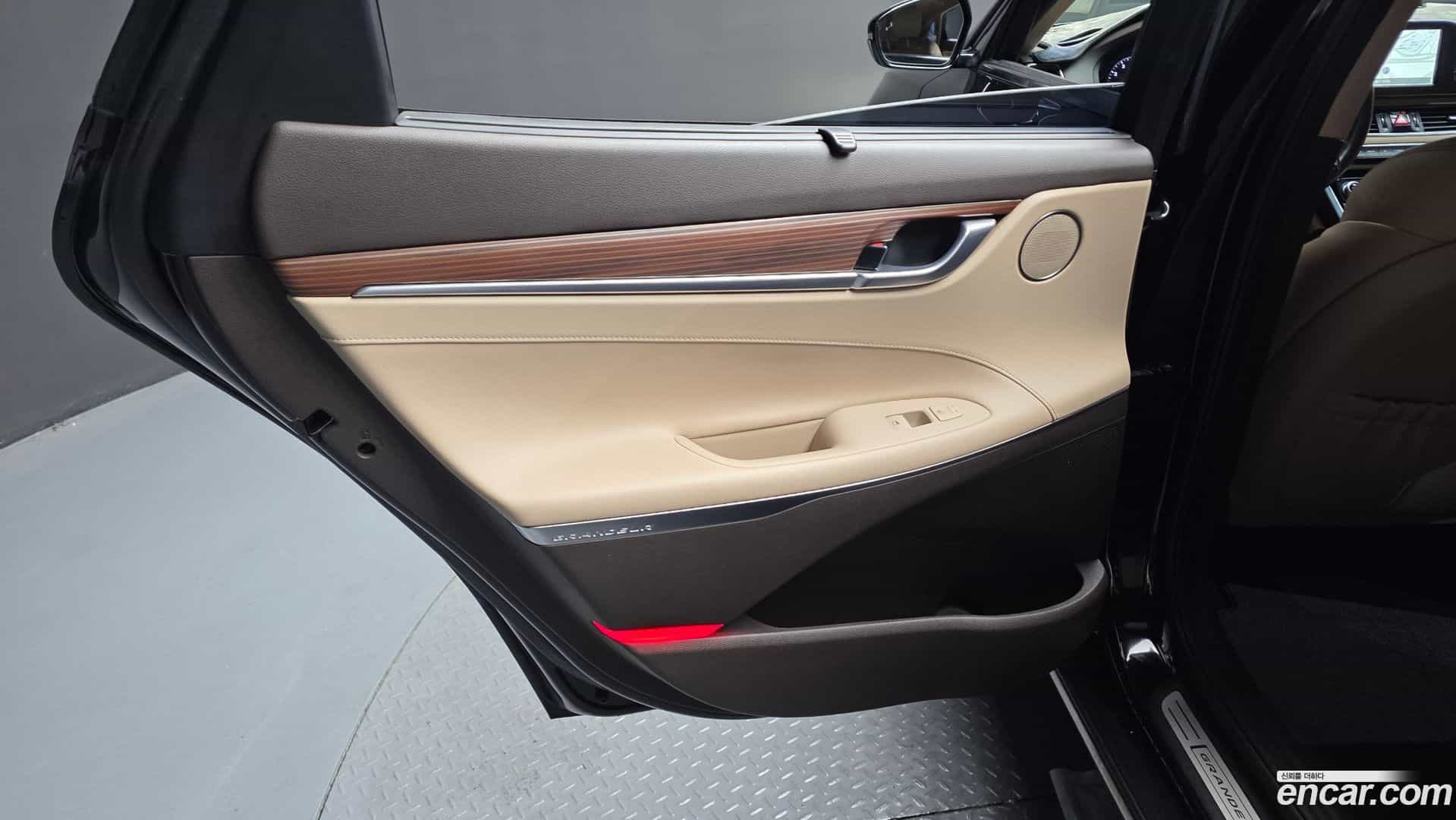 Grandeur Hyundai 2019.0-INNER-035