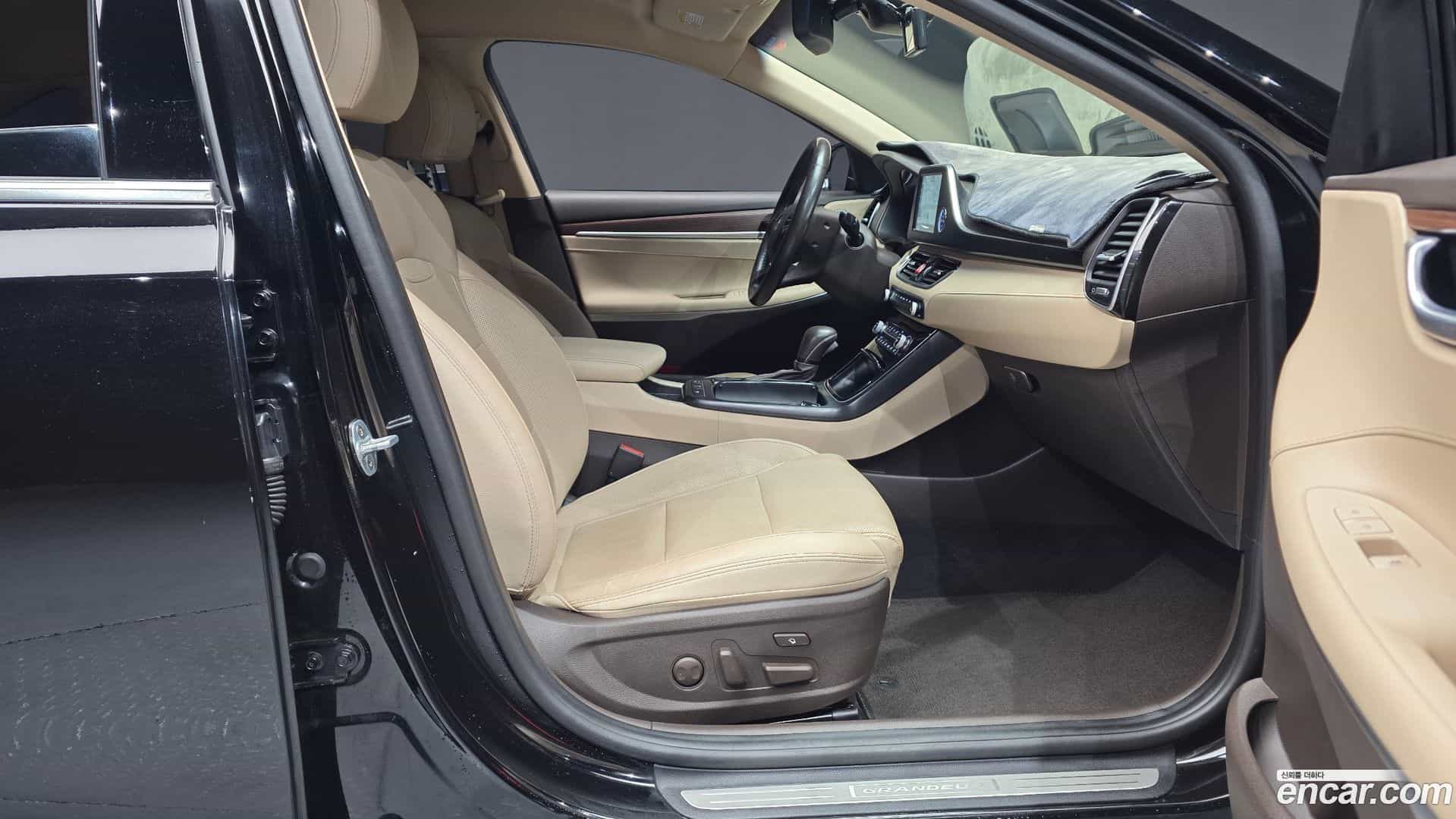 Grandeur Hyundai 2019.0-INNER-036