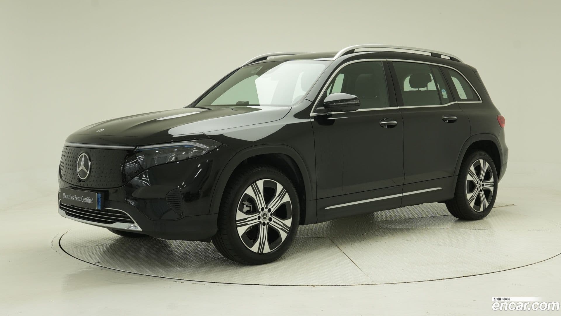 Main__Slider__Photo:EQB Mercedes-Benz 2025.9-0