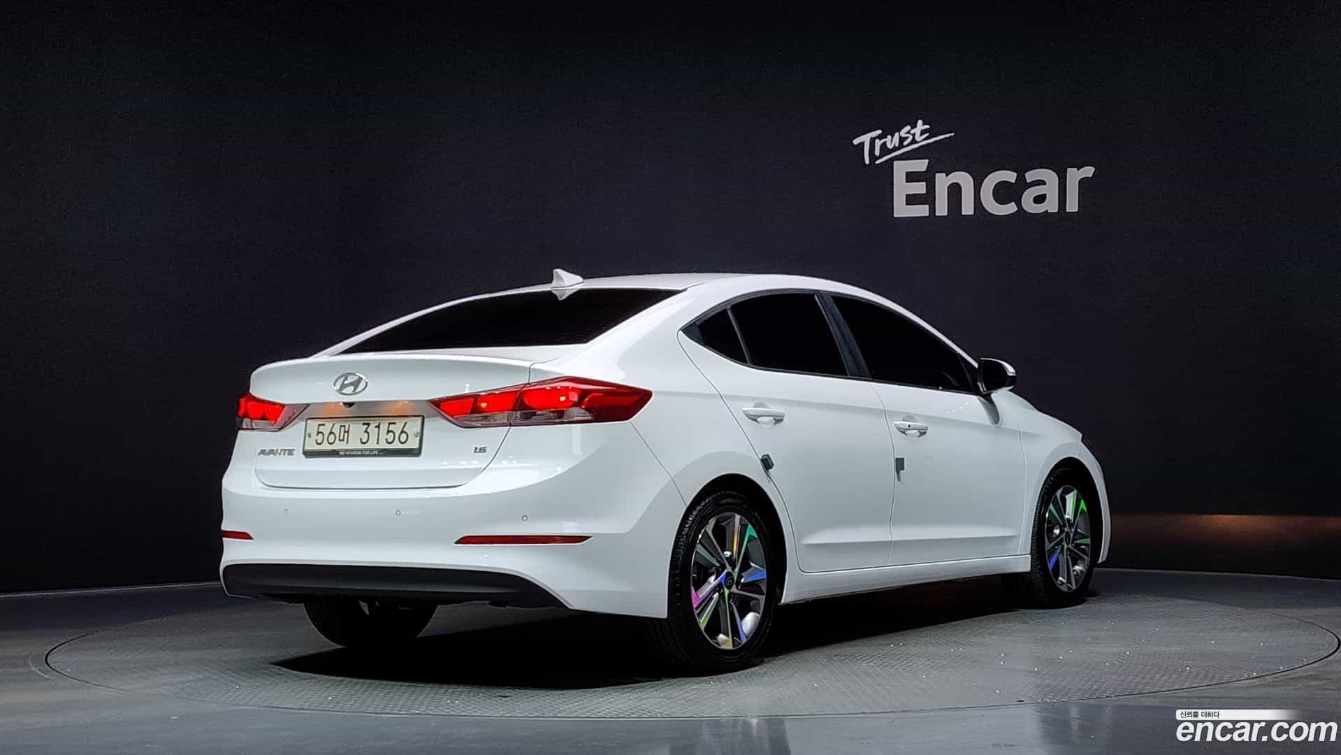 AVANTE Hyundai 2018.6-OUTER-002