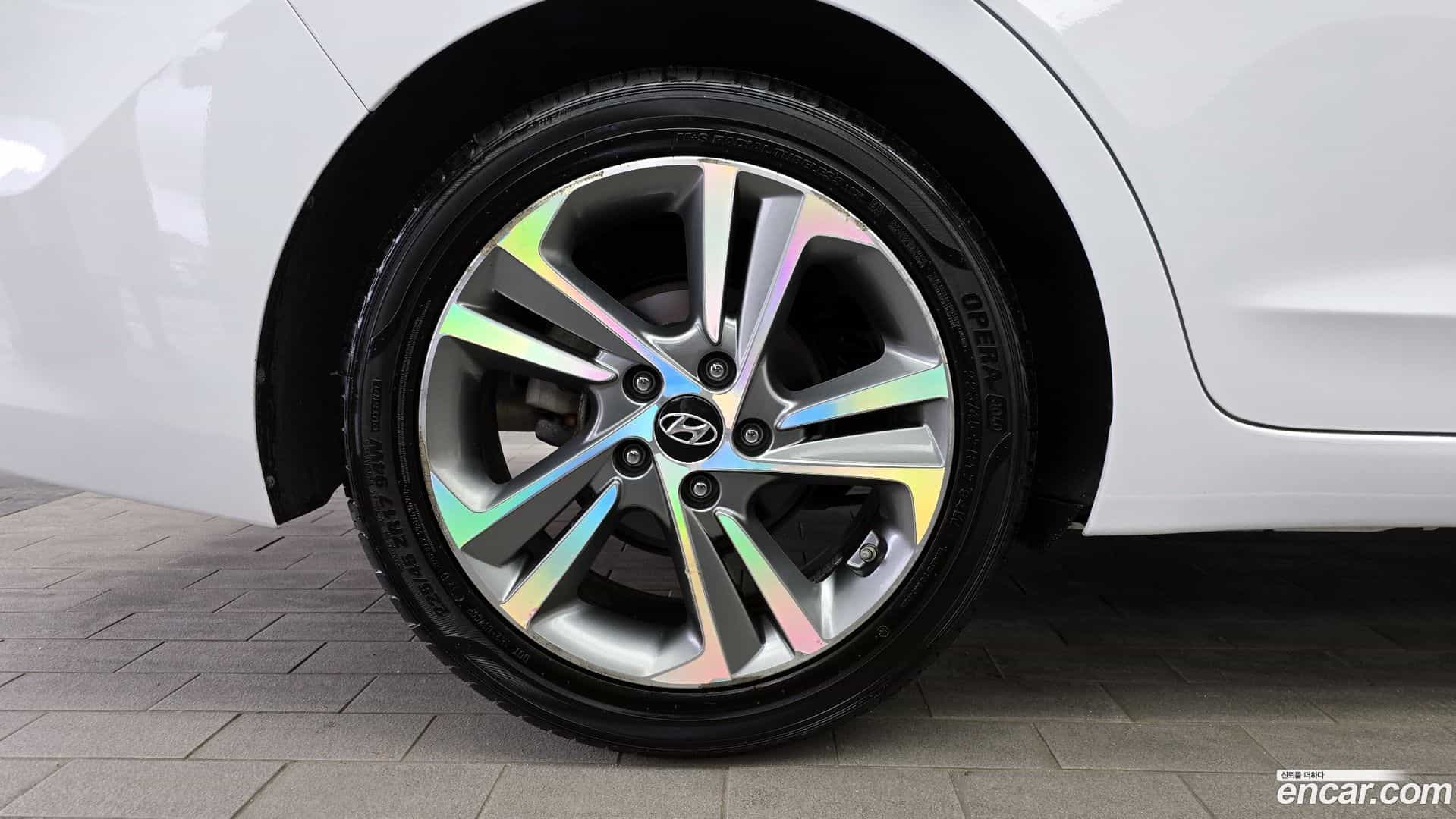AVANTE Hyundai 2018.6-OUTER-005