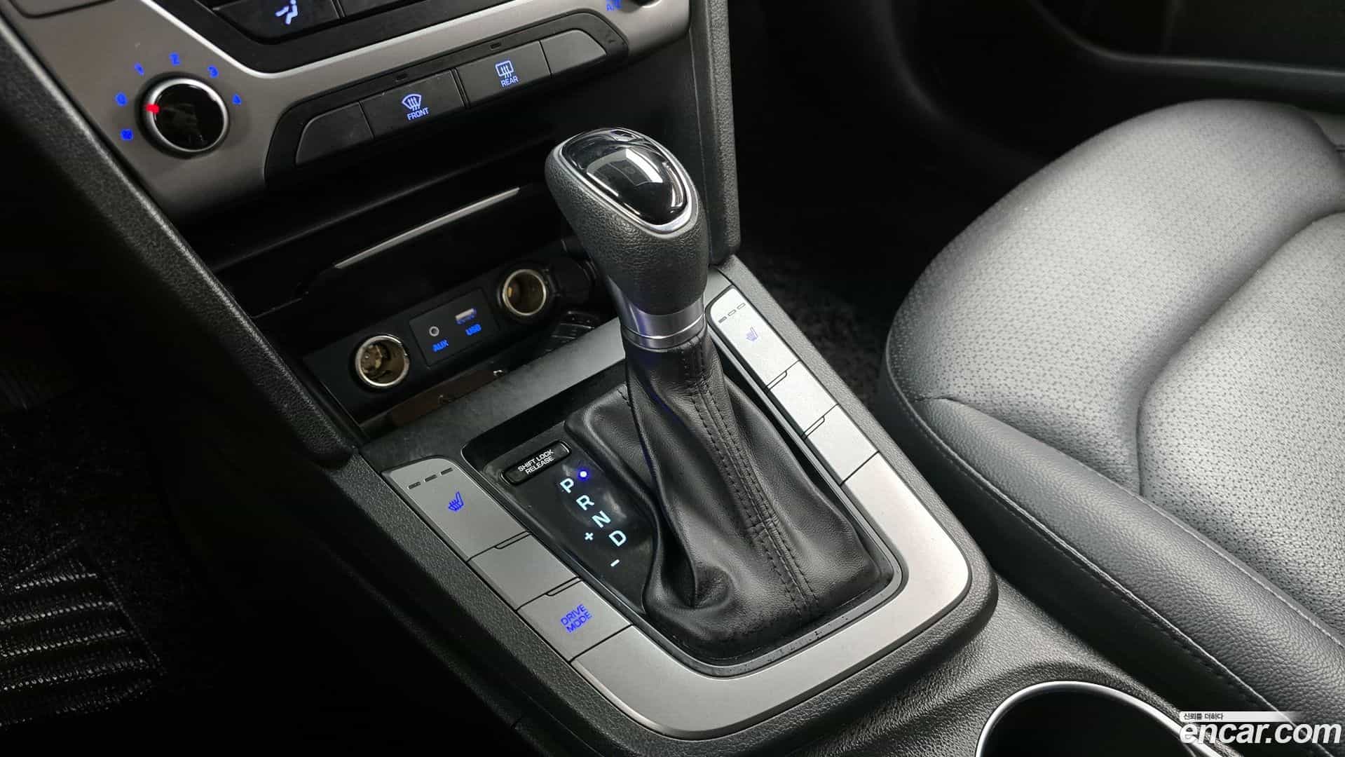 AVANTE Hyundai 2018.6-INNER-009