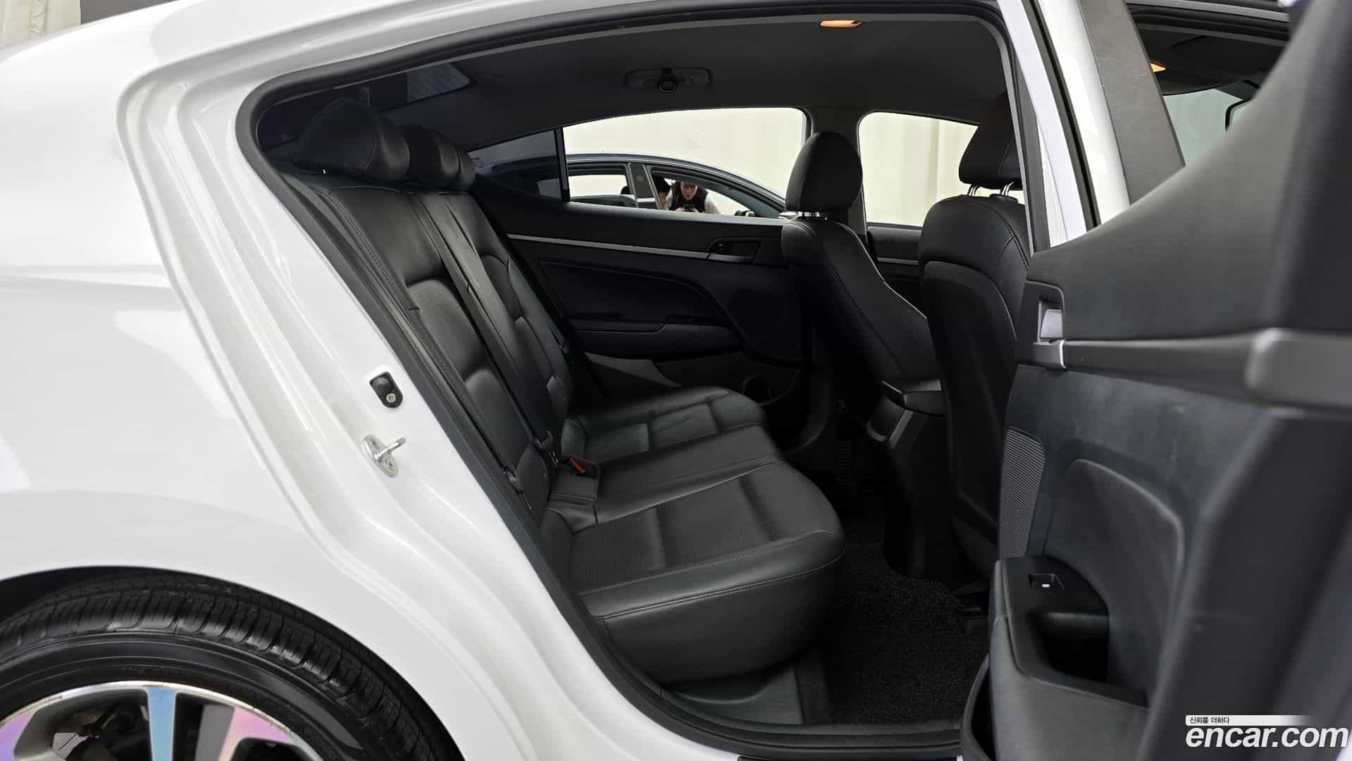 AVANTE Hyundai 2018.6-OPTION-015
