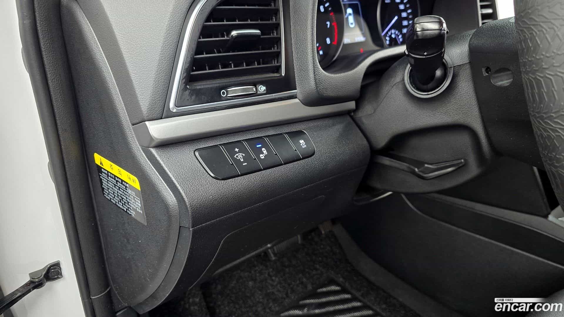 AVANTE Hyundai 2018.6-OPTION-021