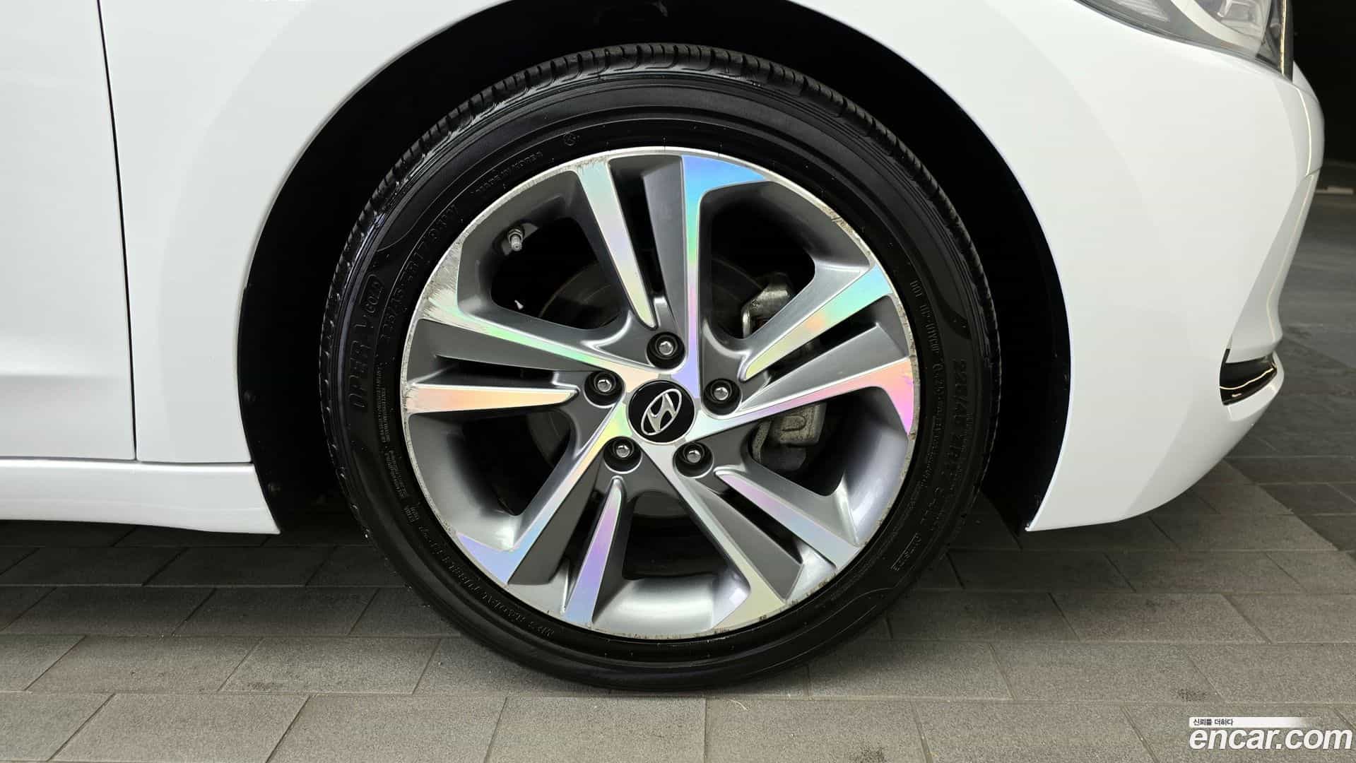 AVANTE Hyundai 2018.6-OUTER-031