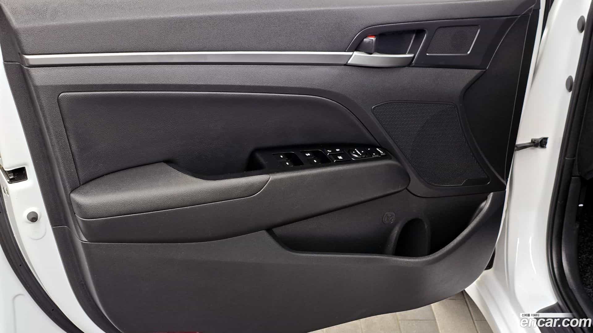AVANTE Hyundai 2018.6-INNER-034