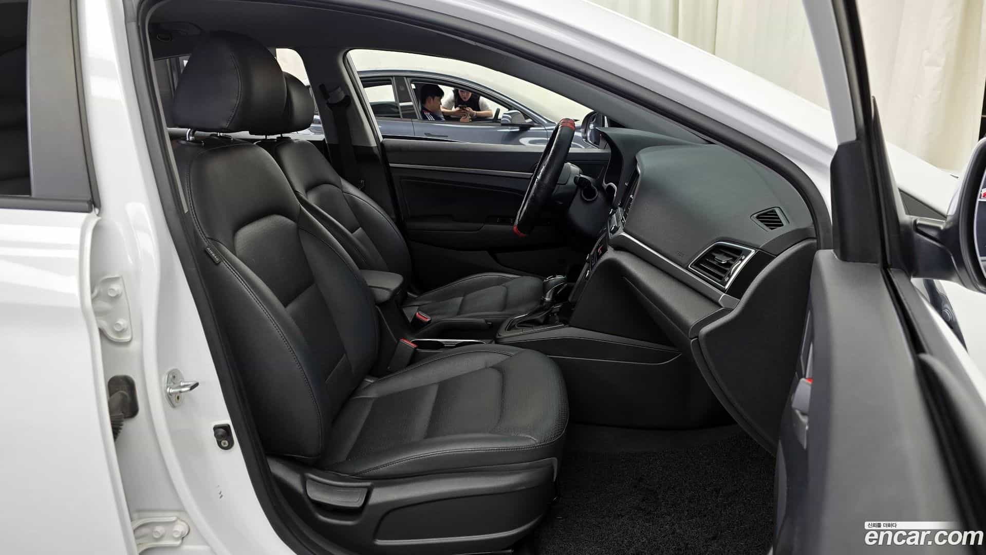 AVANTE Hyundai 2018.6-INNER-036