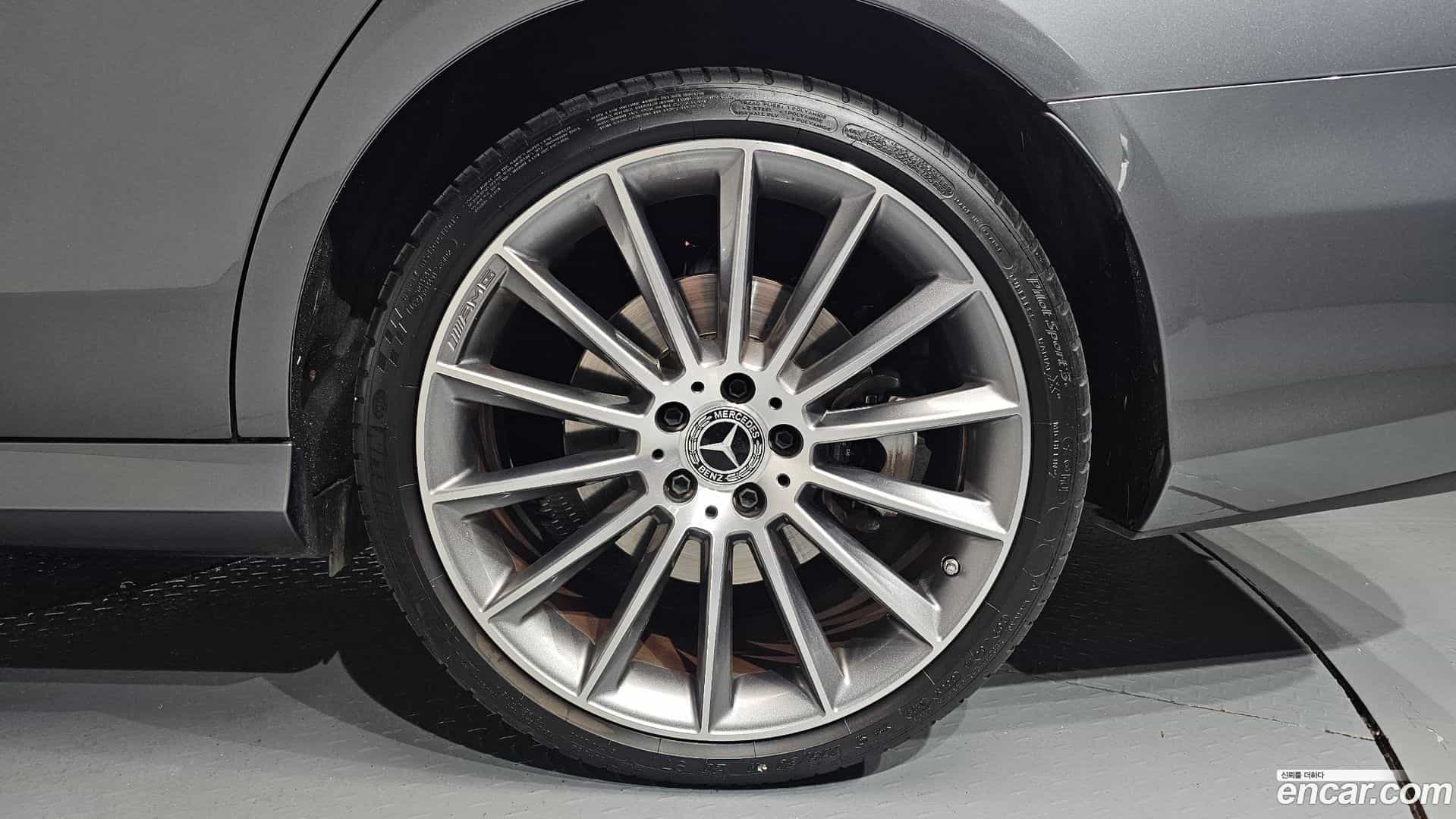 E-Class Mercedes-Benz 2022.3-OUTER-031