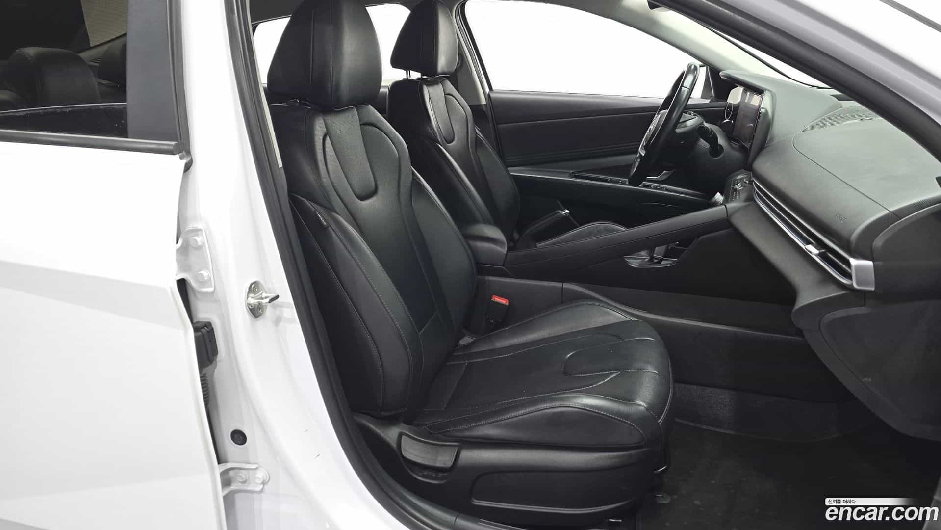AVANTE Hyundai 2021.6-OPTION-016