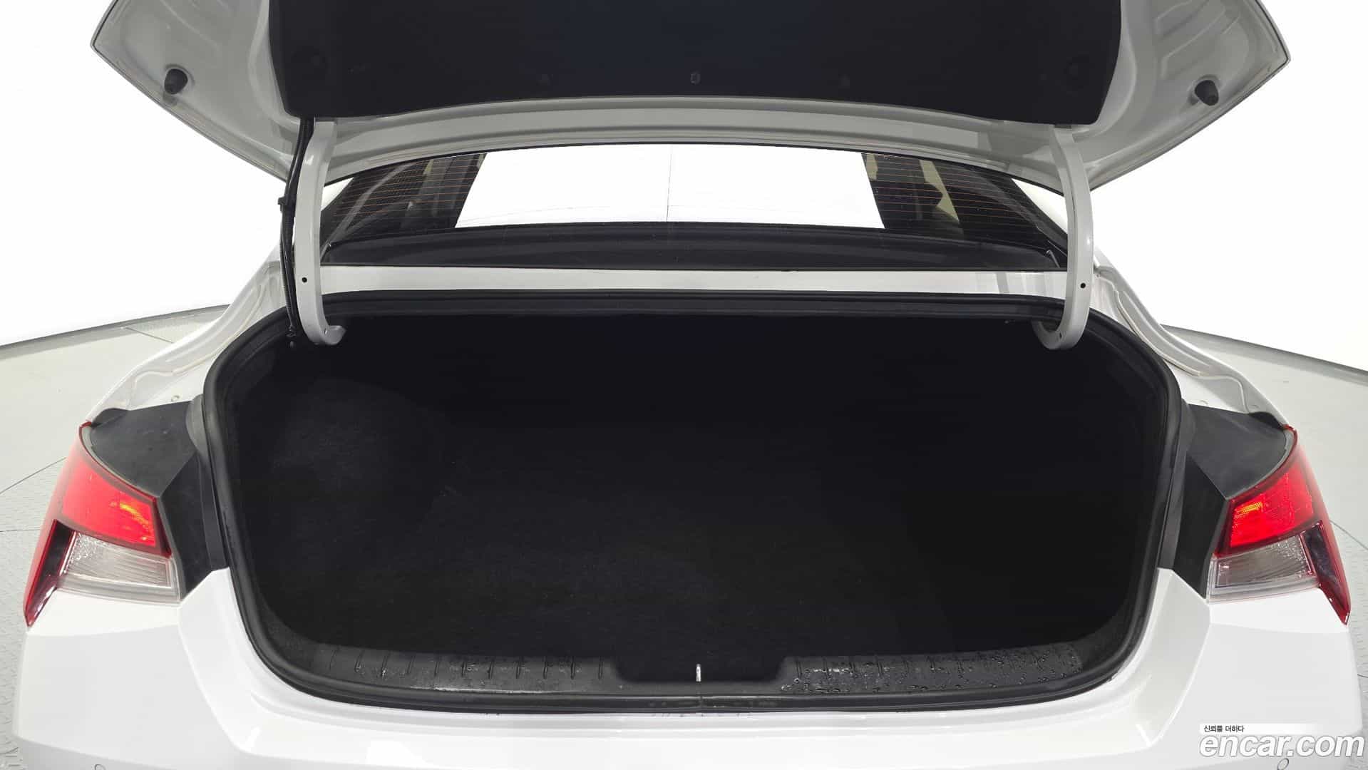AVANTE Hyundai 2021.6-OPTION-024