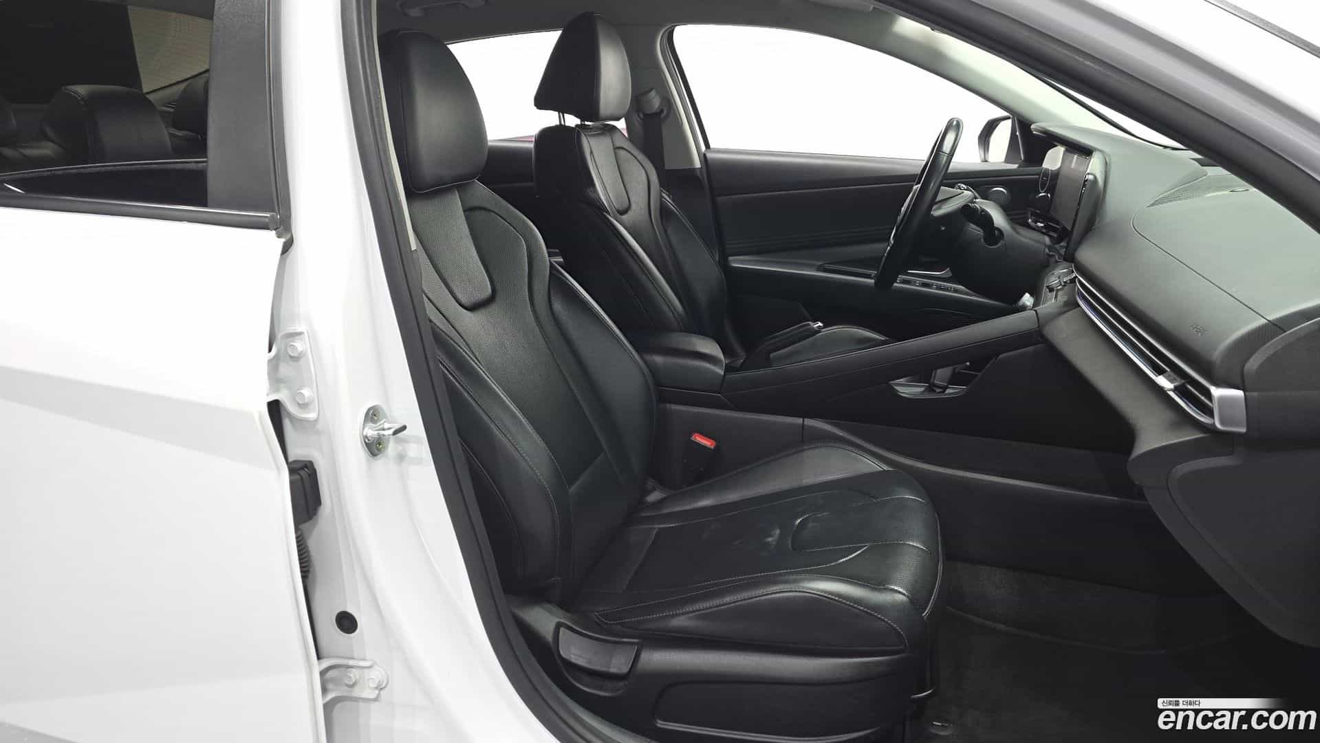 AVANTE Hyundai 2021.3-OPTION-016