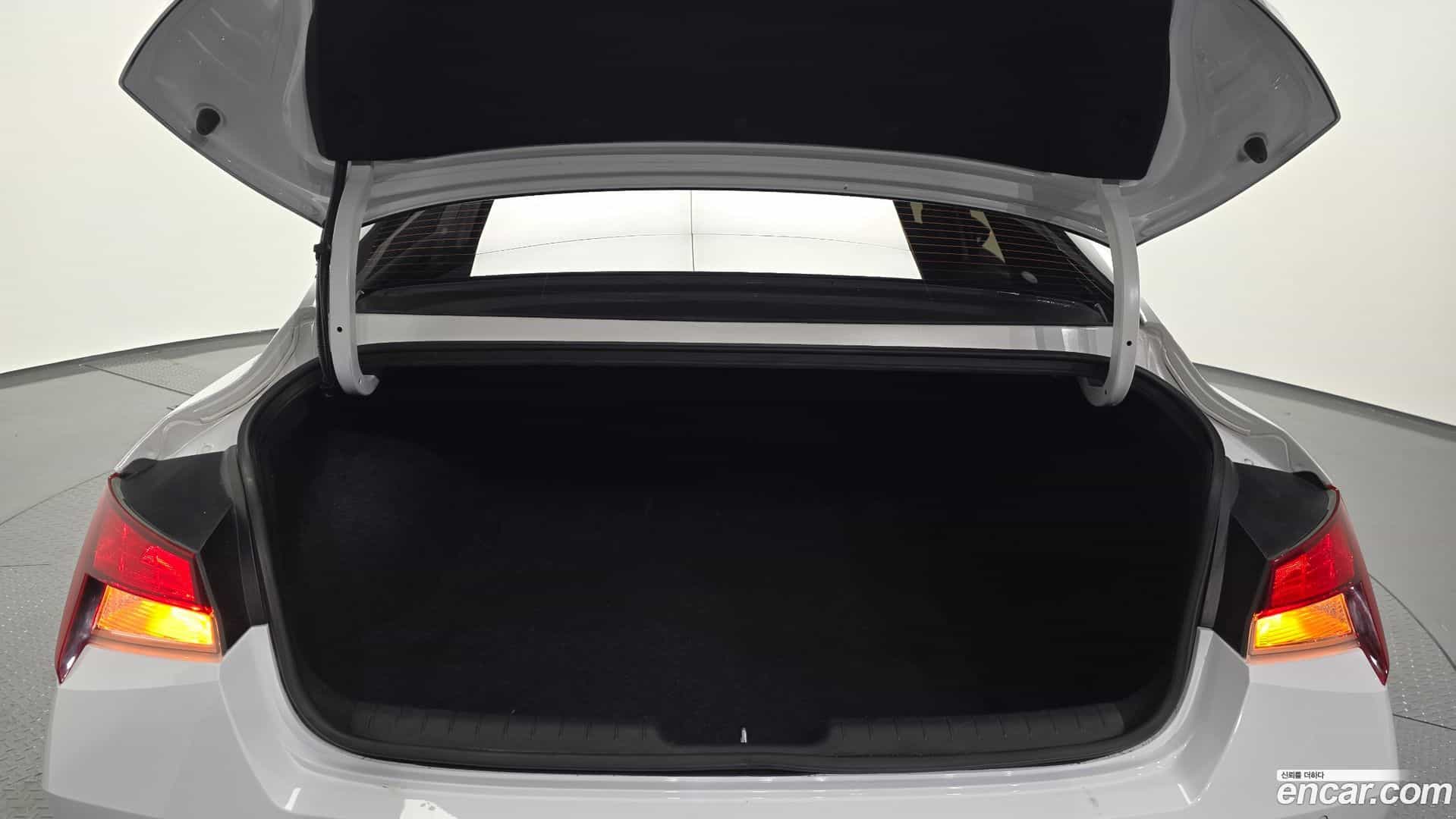 AVANTE Hyundai 2021.3-OPTION-024