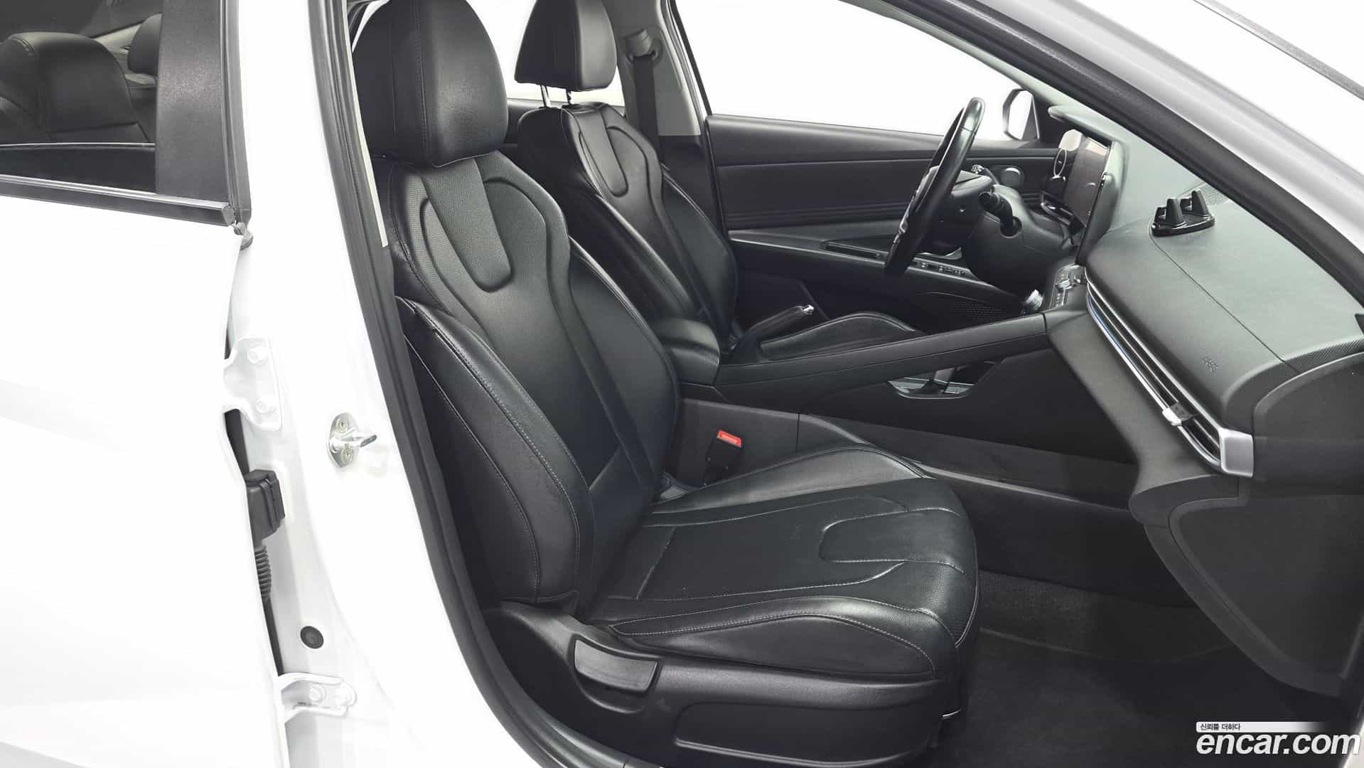AVANTE Hyundai 2021.6-OPTION-016