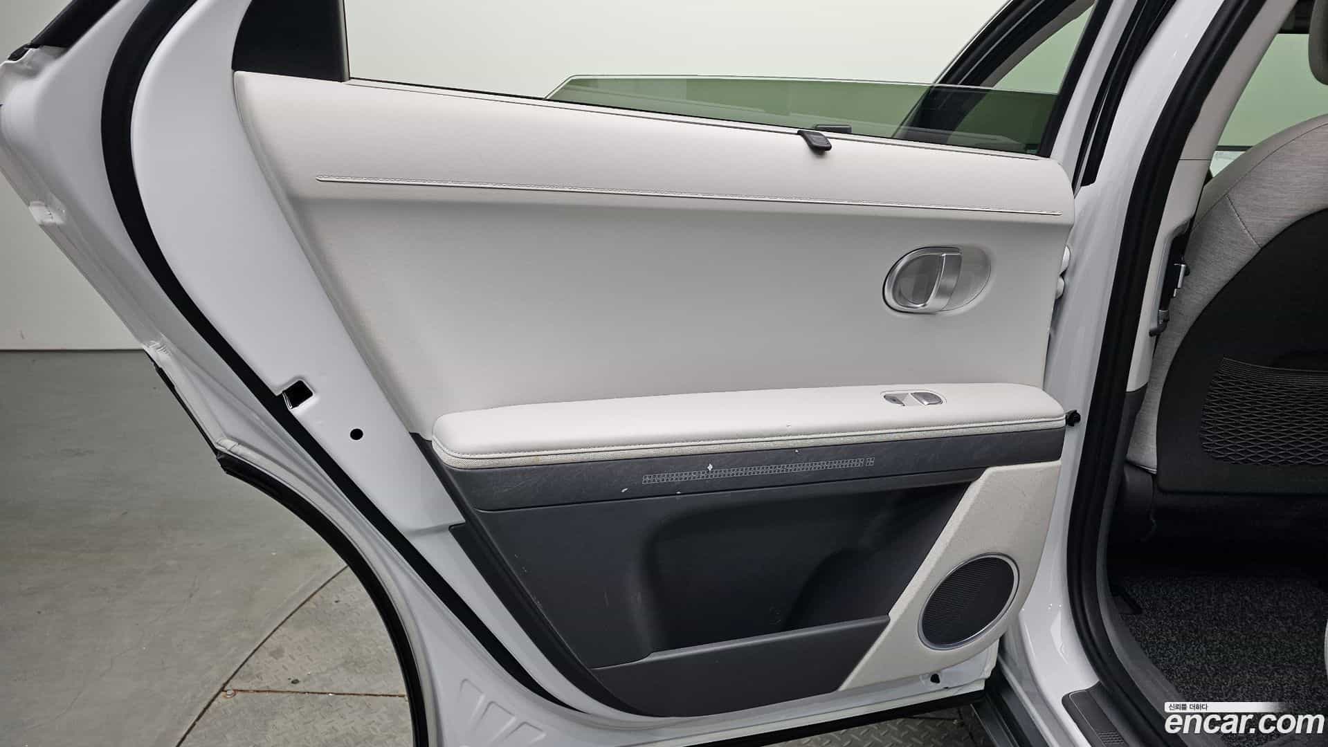 Ioniq5 Hyundai 2022.2-INNER-035