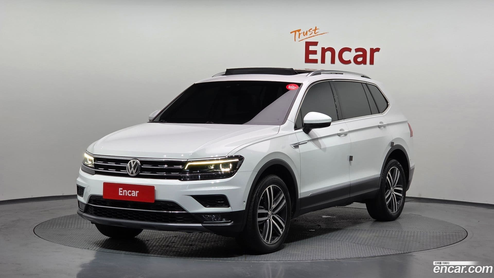 Main__Slider__Photo:Tiguan Volkswagen 2018.6-0
