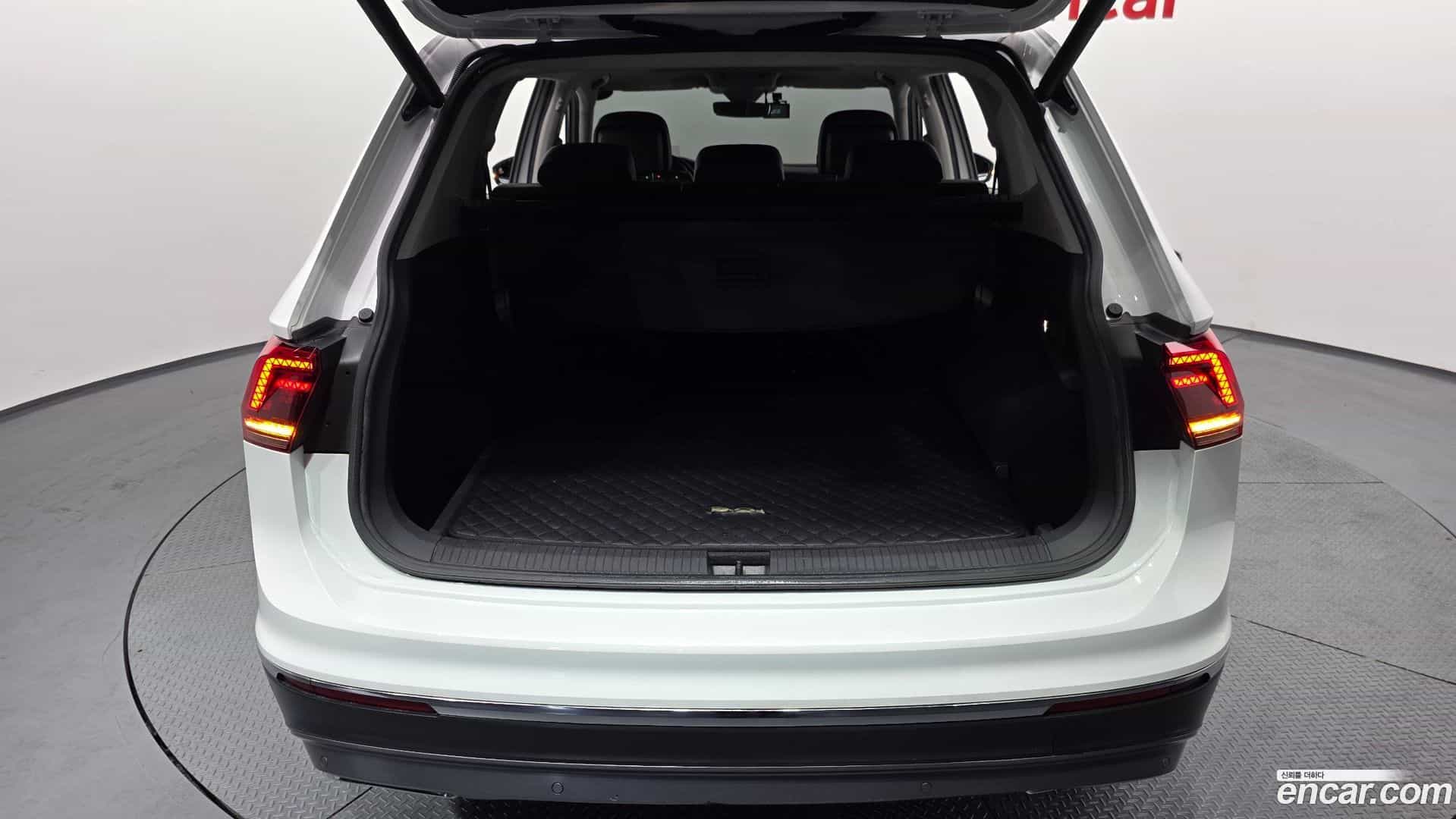 Tiguan Volkswagen 2018.6-OPTION-024