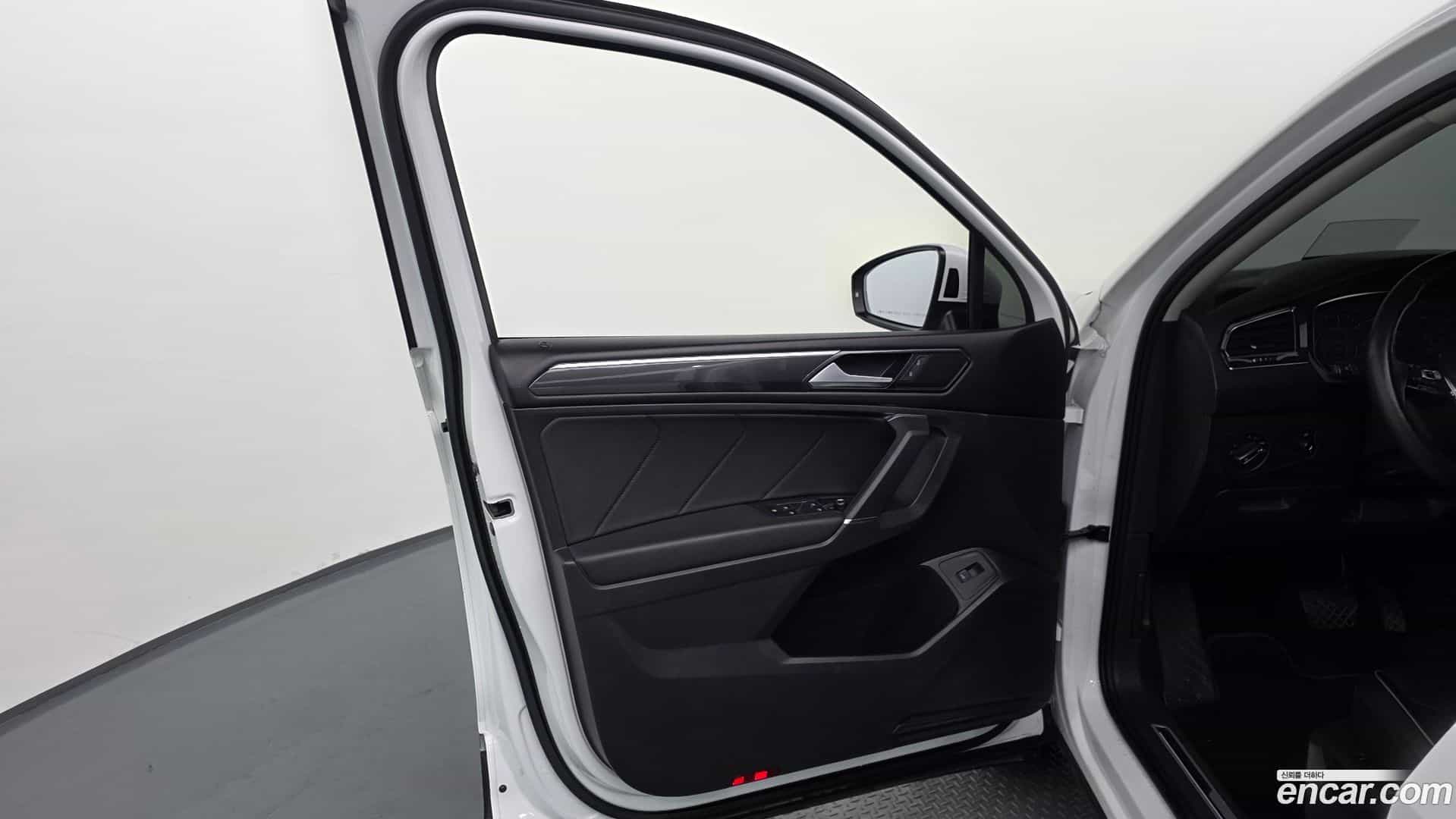 Tiguan Volkswagen 2018.6-INNER-034