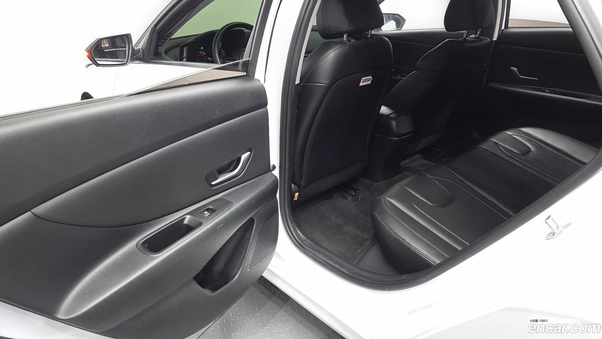 AVANTE Hyundai 2022.3-INNER-036