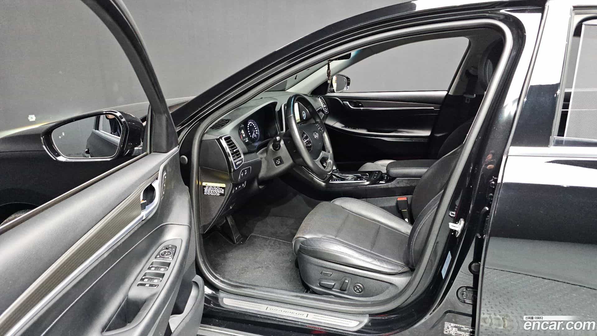 Grandeur Hyundai 2017.0-INNER-010