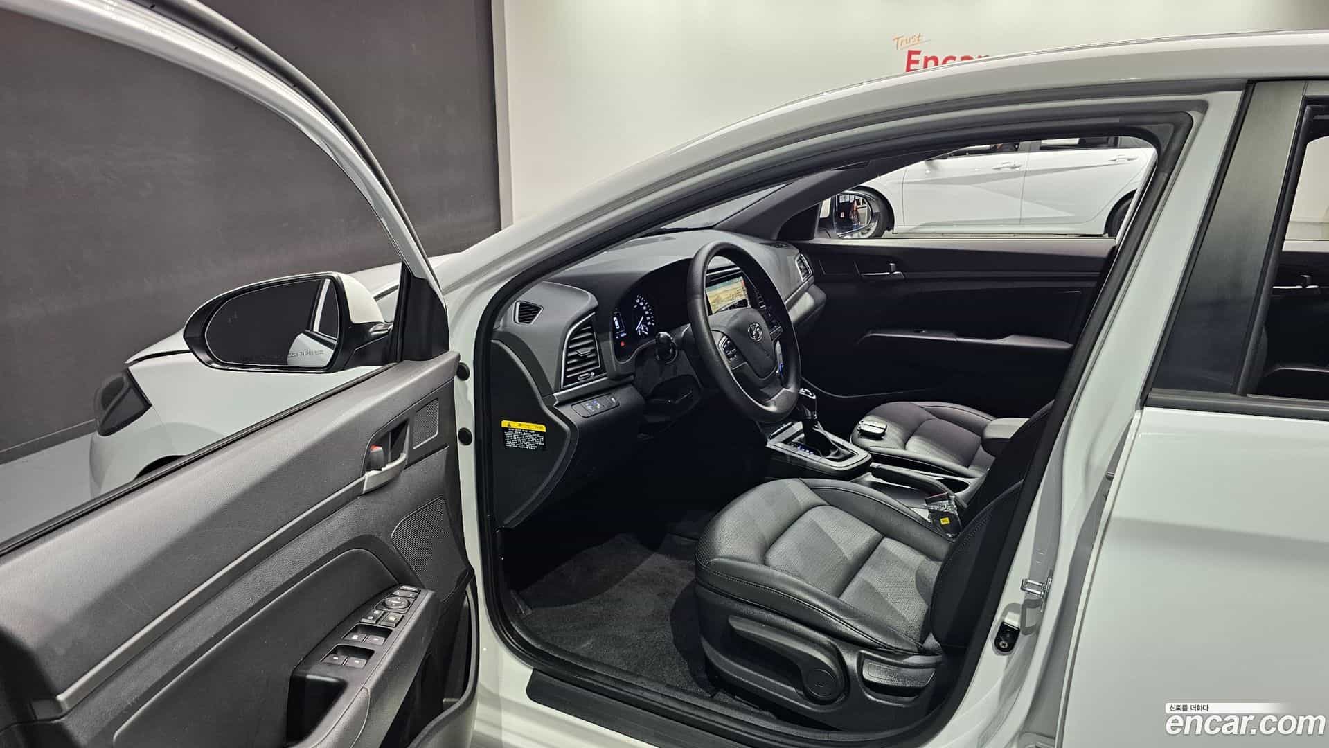 AVANTE Hyundai 2017.4-INNER-010